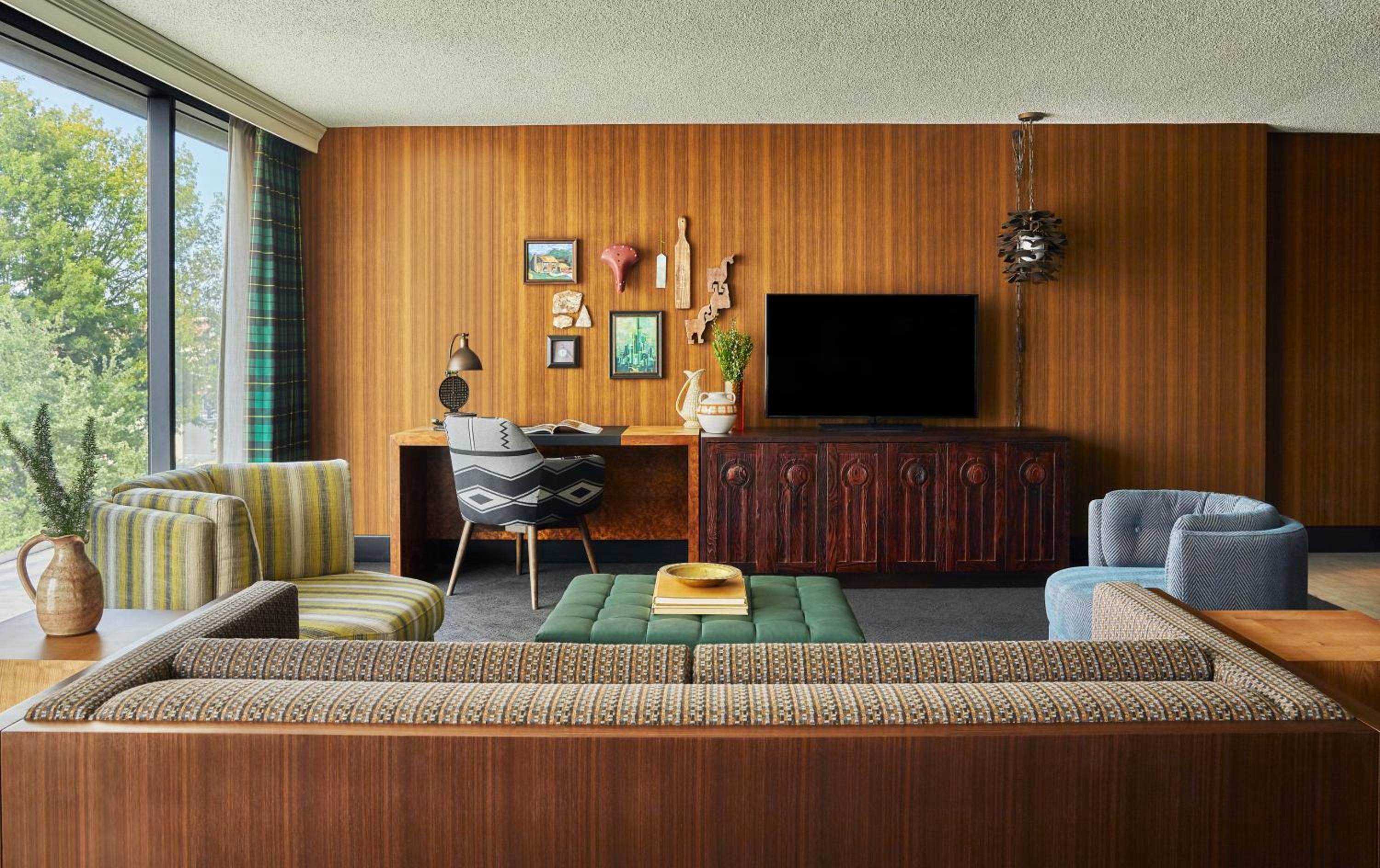 Graduate Junior King Suite - Photo 4