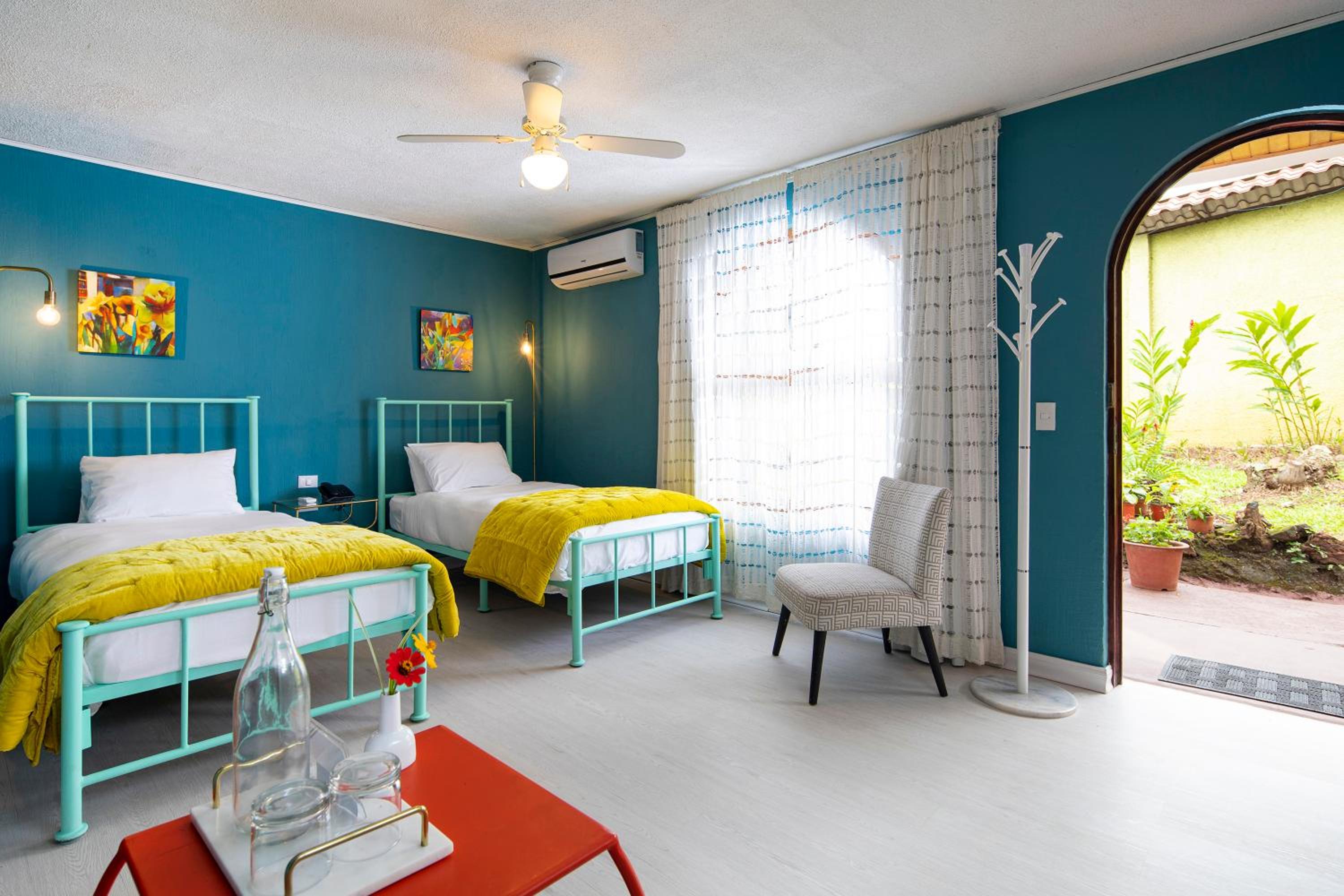 Standard Twin Room - Road Facing photo 1