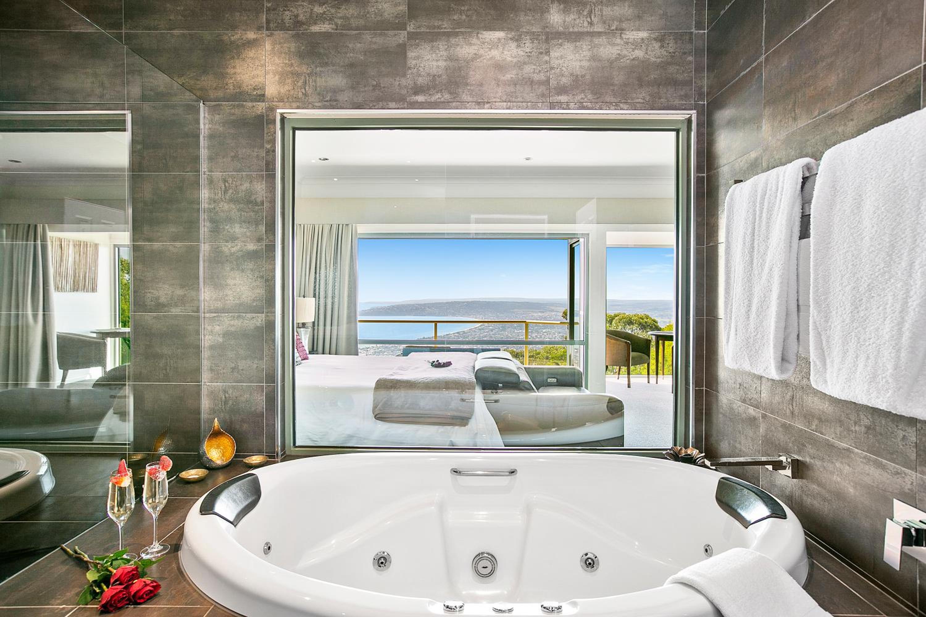 Murray Spa Suite photo 2