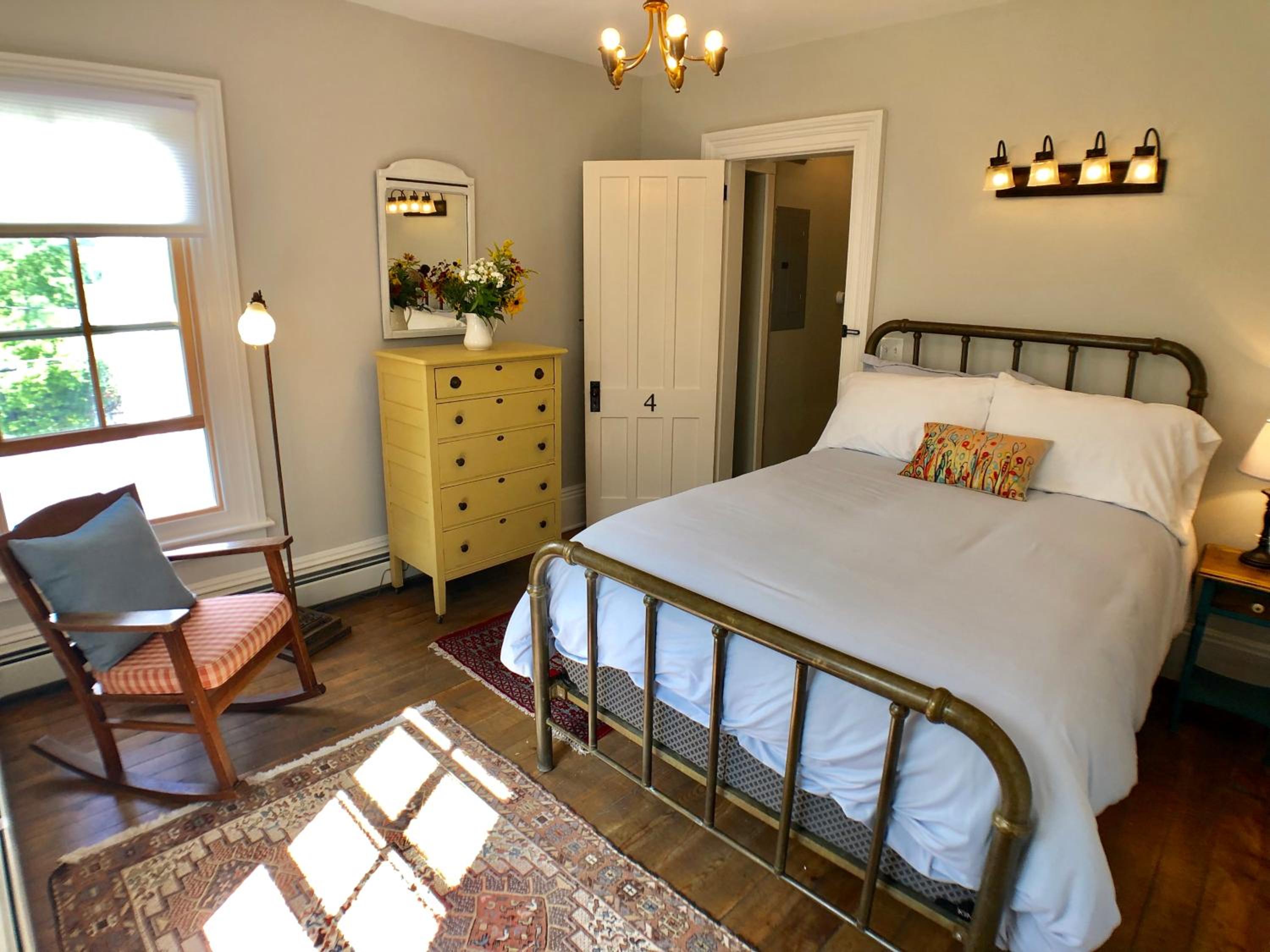 Deluxe Double Room with Bath photo 3