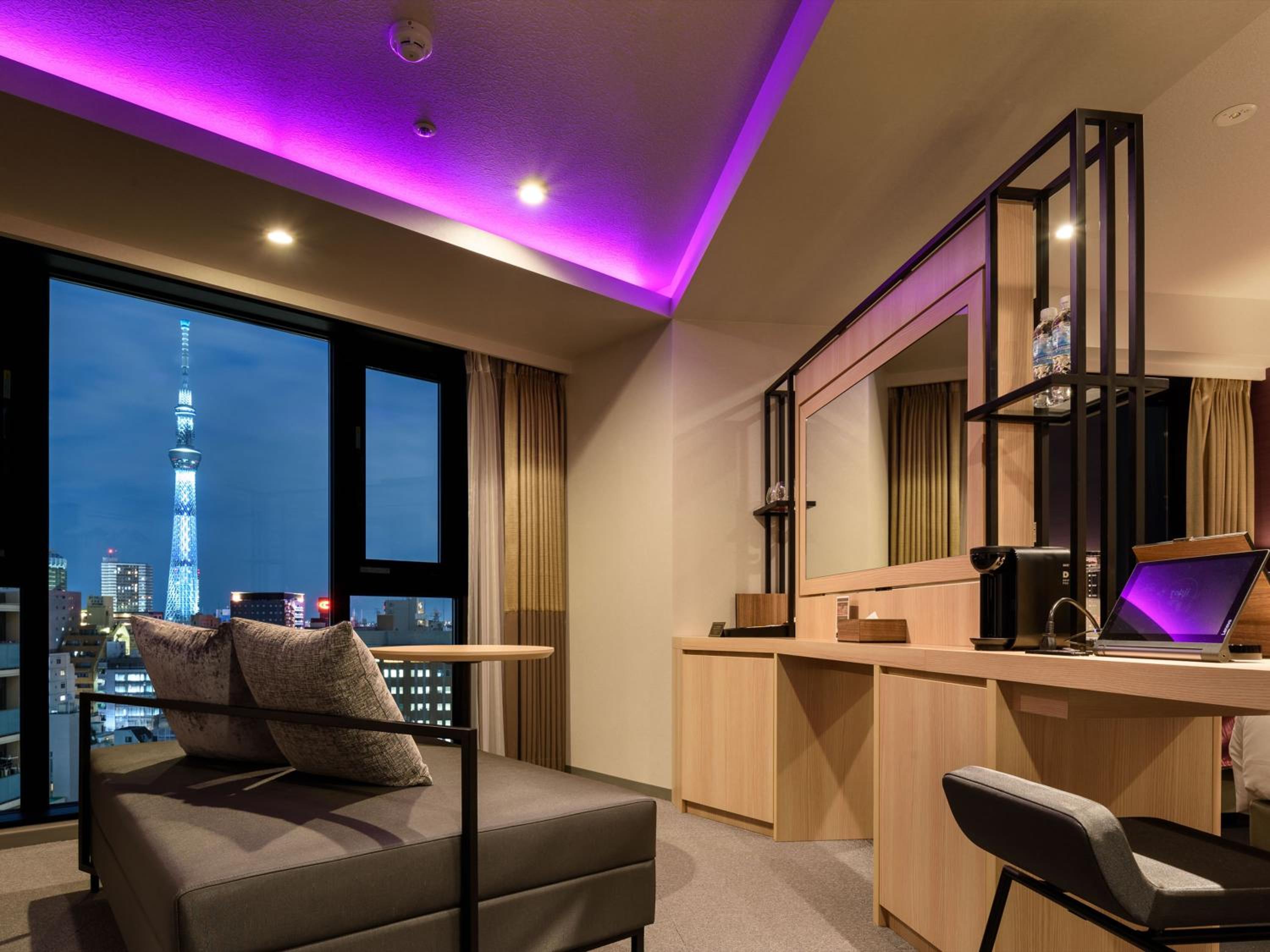 Corner Suite - Non-Smoking photo 2