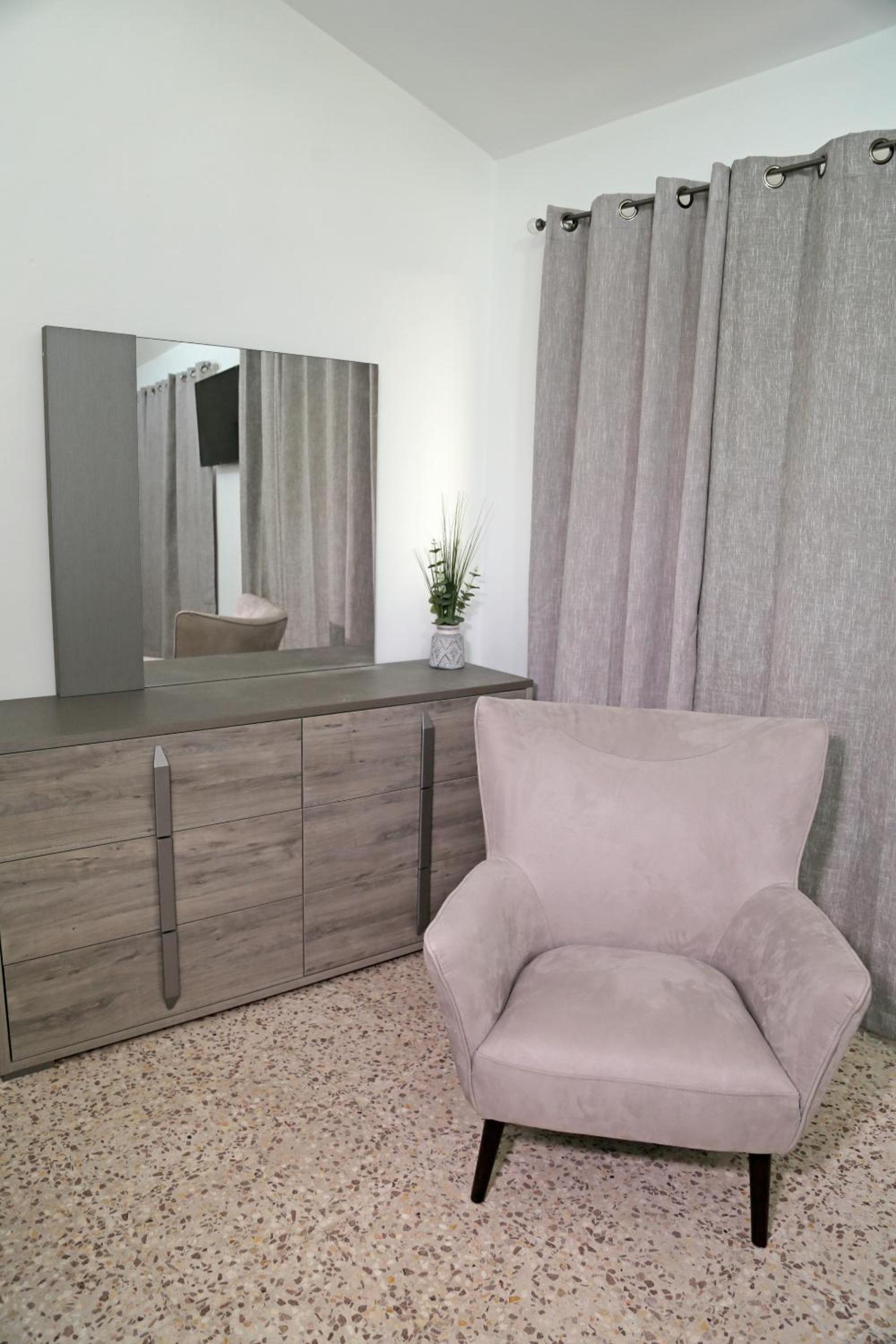 Studio Apartment photo 3