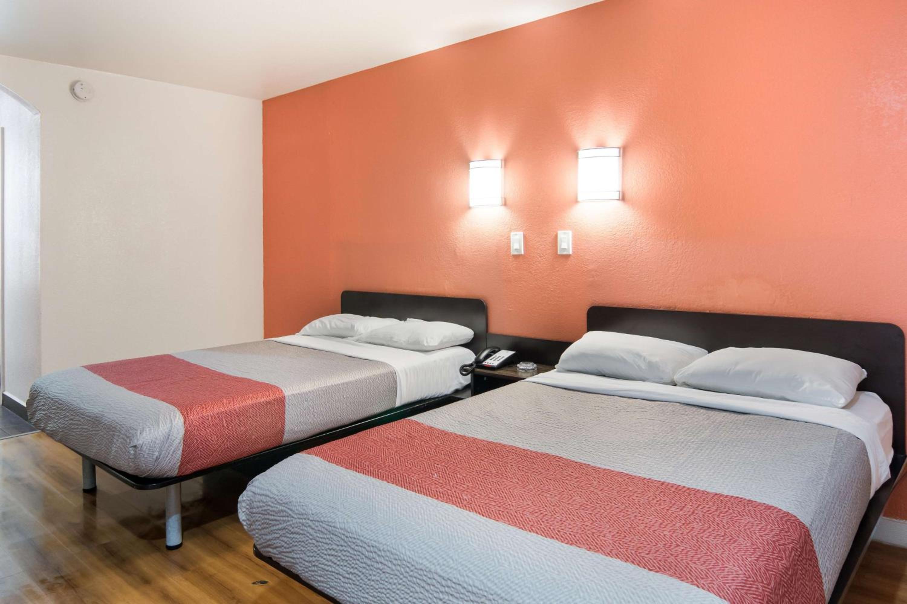 Deluxe Quadruple Room - Non-Smoking - Photo 1