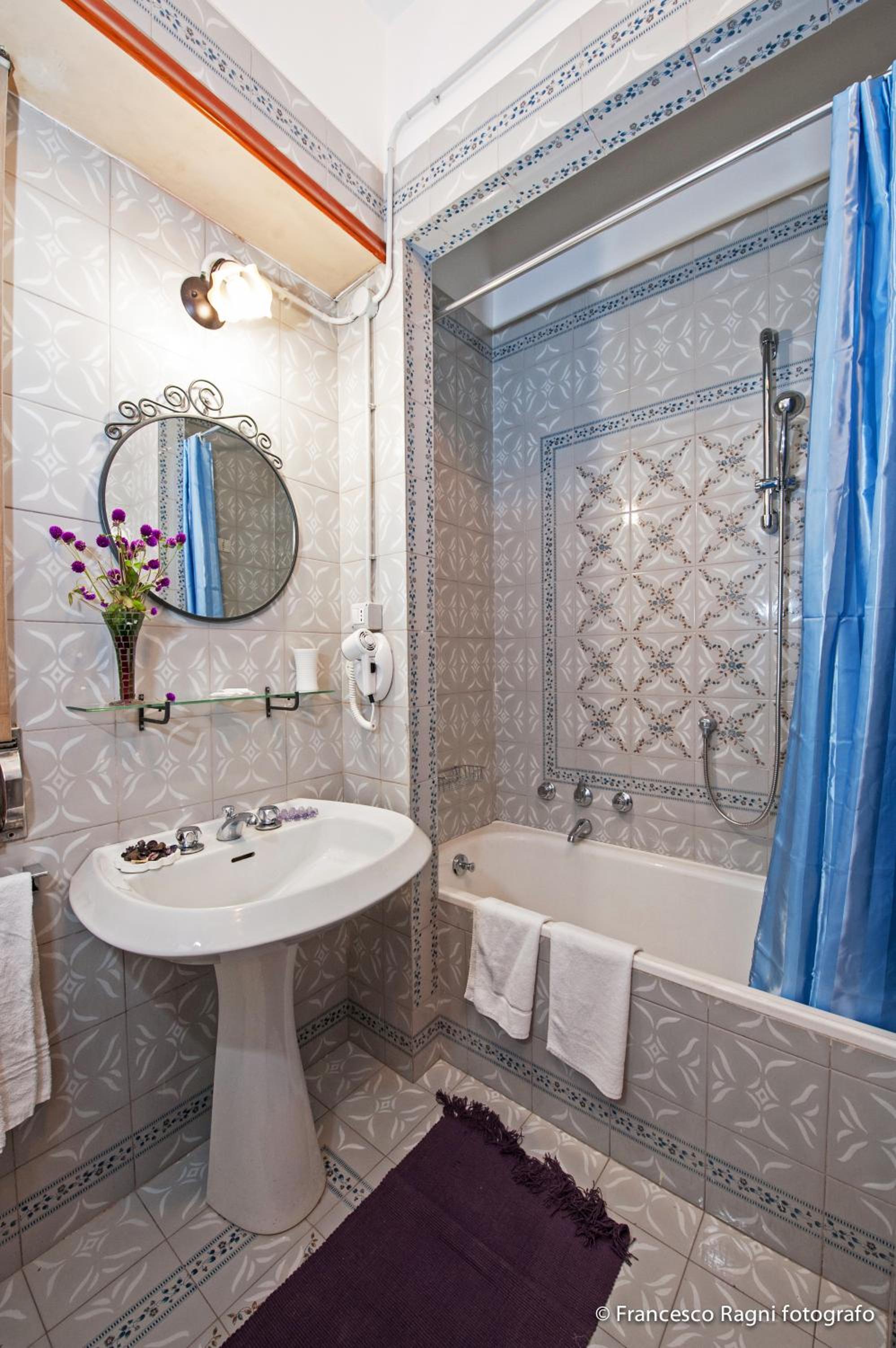 Large Double Room photo 2