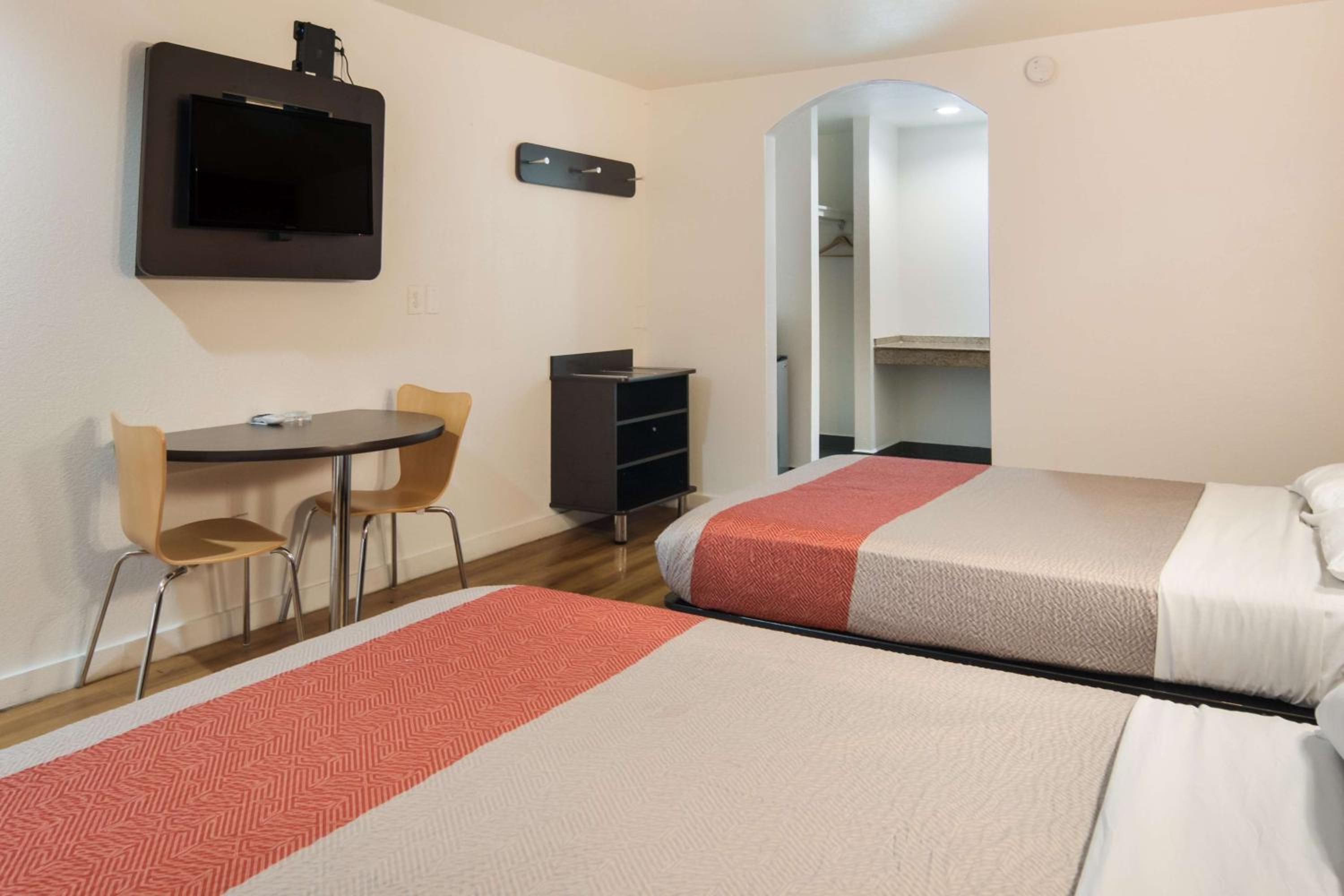 Deluxe Quadruple Room - Non-Smoking - Photo 5