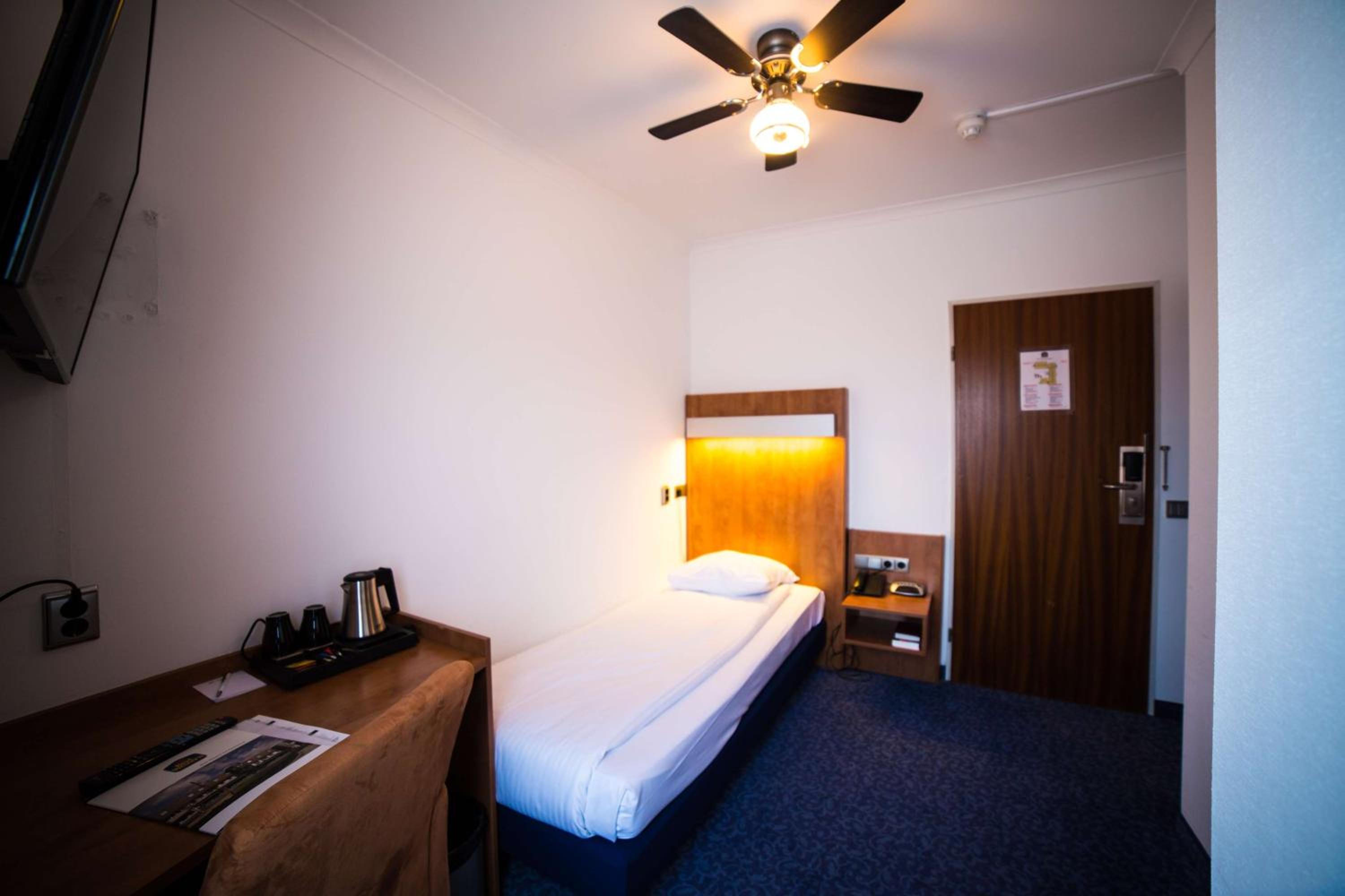 Single Room with Single Bed - Non-Smoking