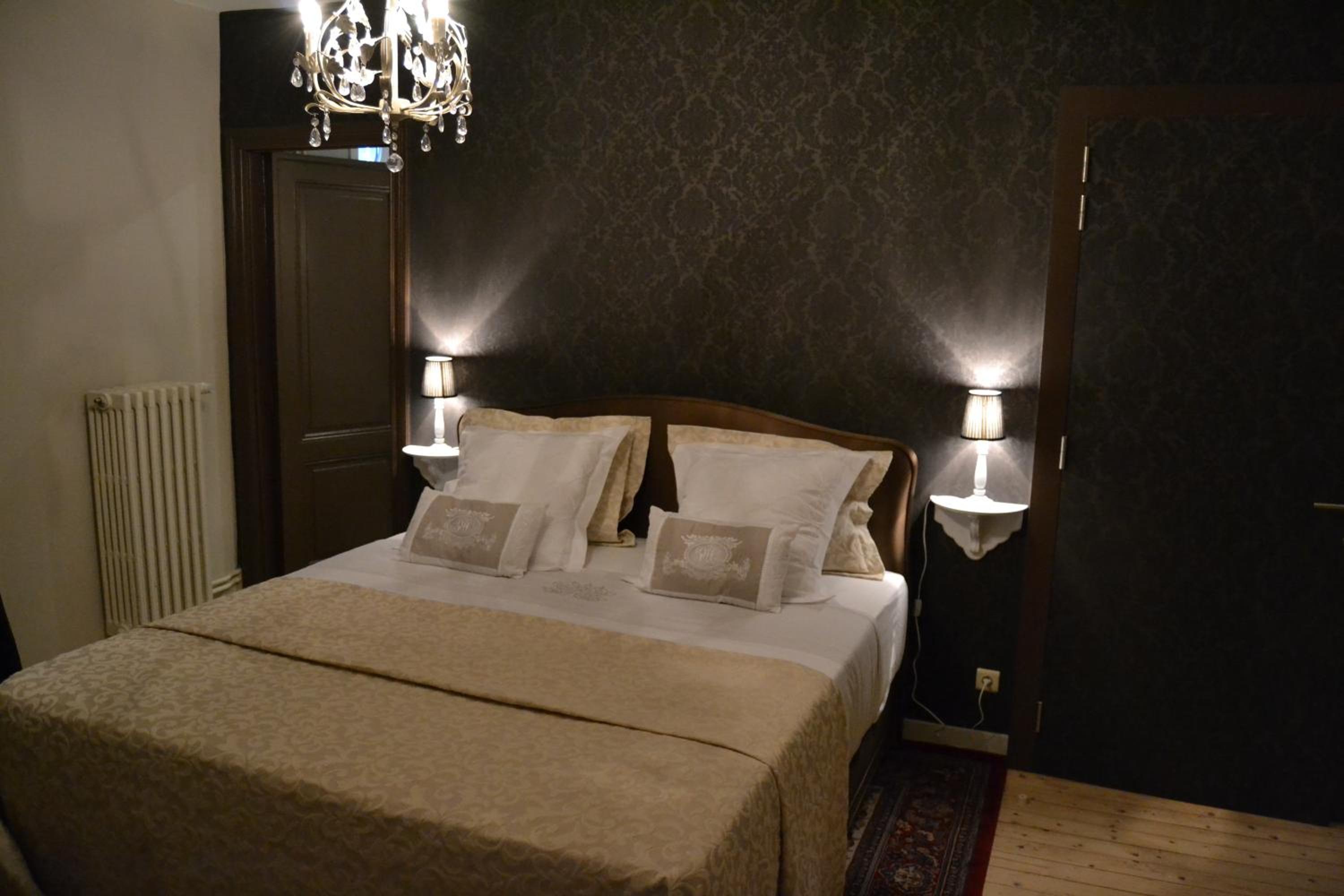Grand Deluxe Double Room With Bath photo 2