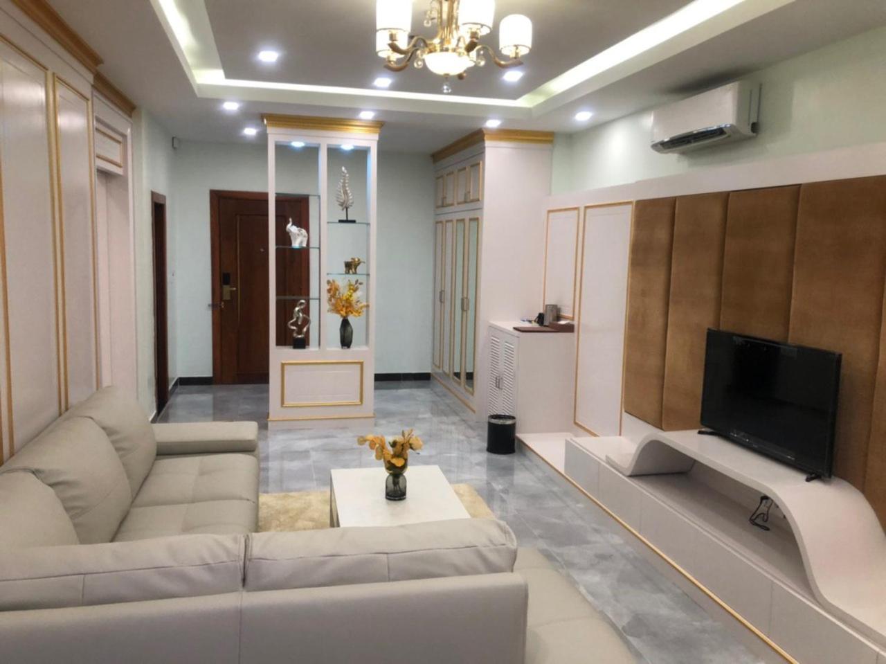 King Studio with Sofa Bed - Photo 3