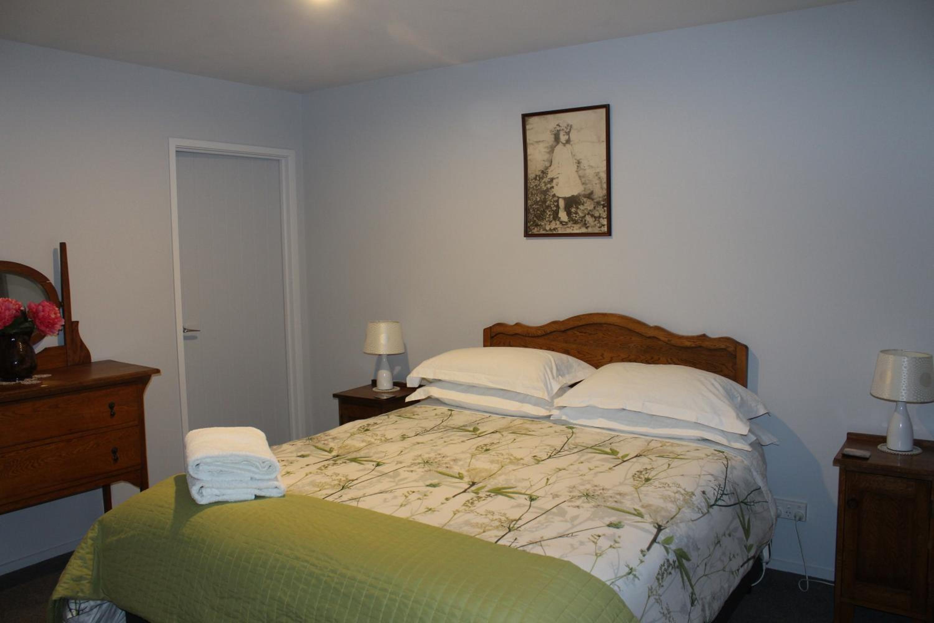 Two-Bedroom Apartment with Lake View - Photo 21