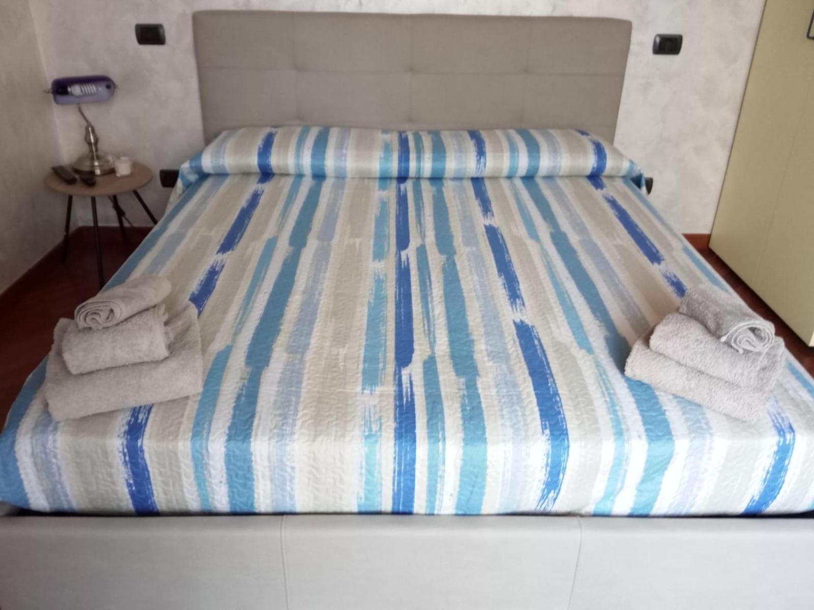 Deluxe Double Room with Balcony - Photo 4