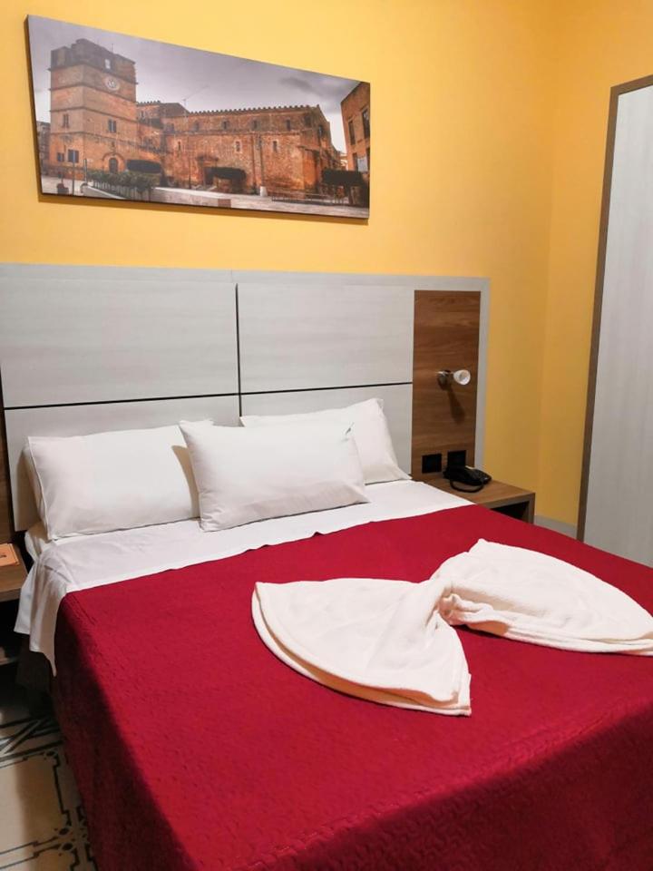 Large Double Room - Photo 6