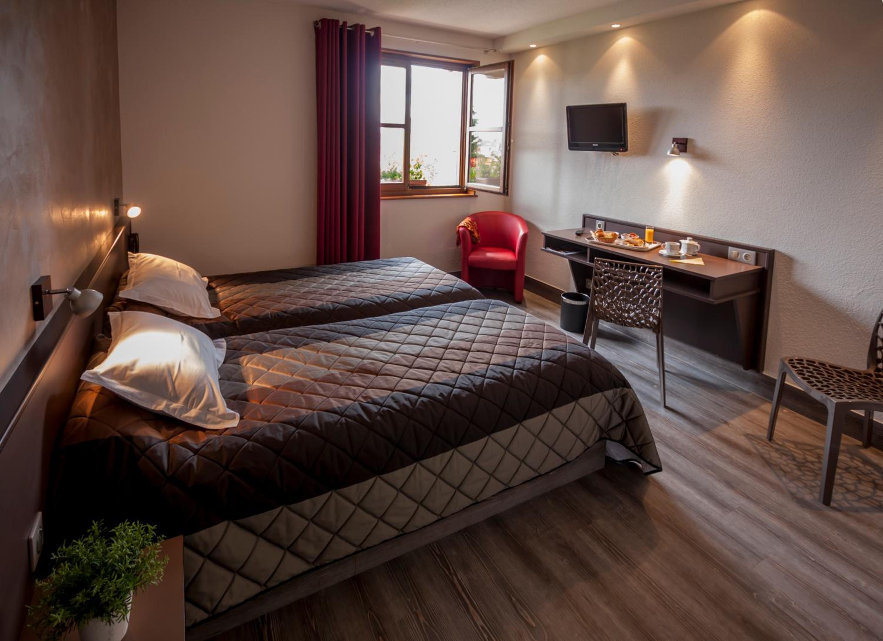 Twin Room - Photo 2