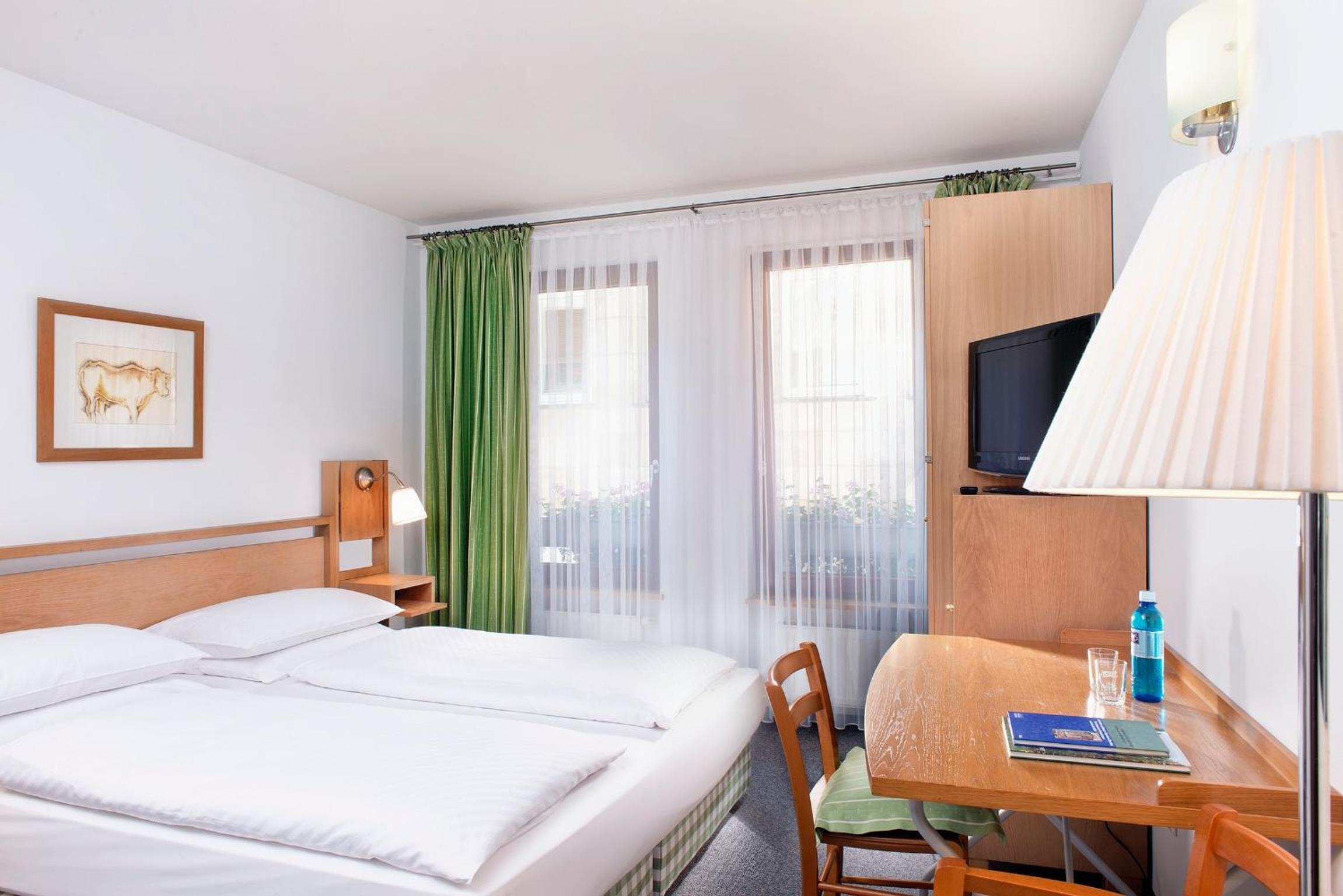 Standard Double Room - Photo 1