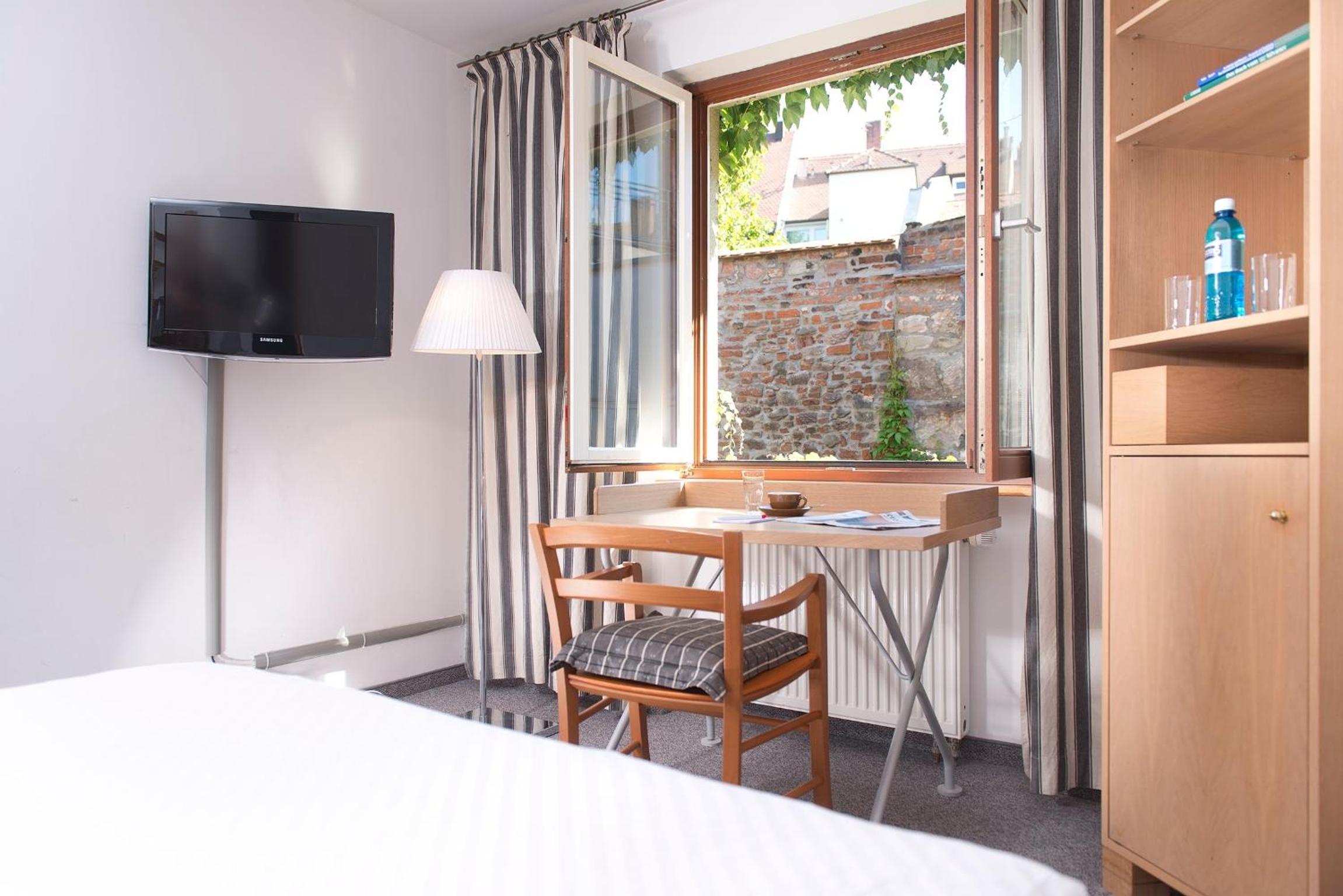 Standard Double Room - Photo 4