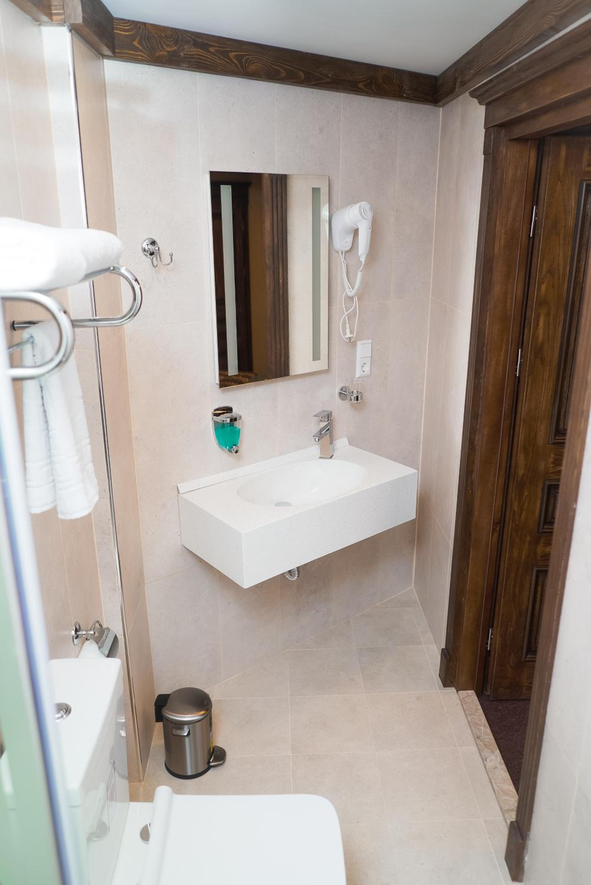 Budget Double Room photo 3