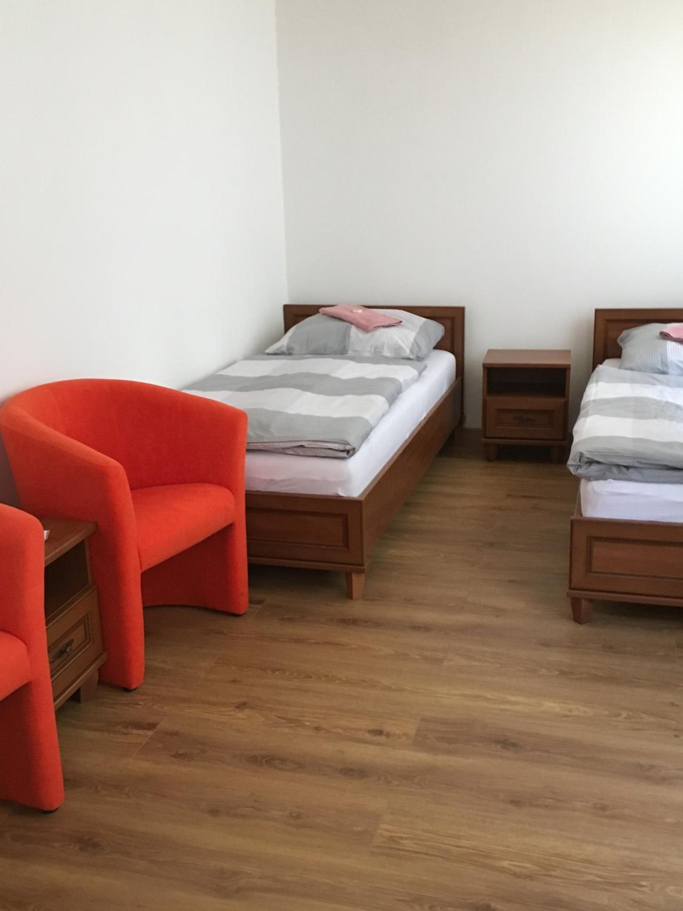Budget Twin Room - Photo 5
