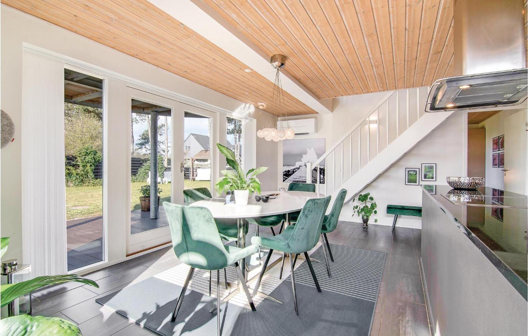 Three-Bedroom Vacation Home  photo 3