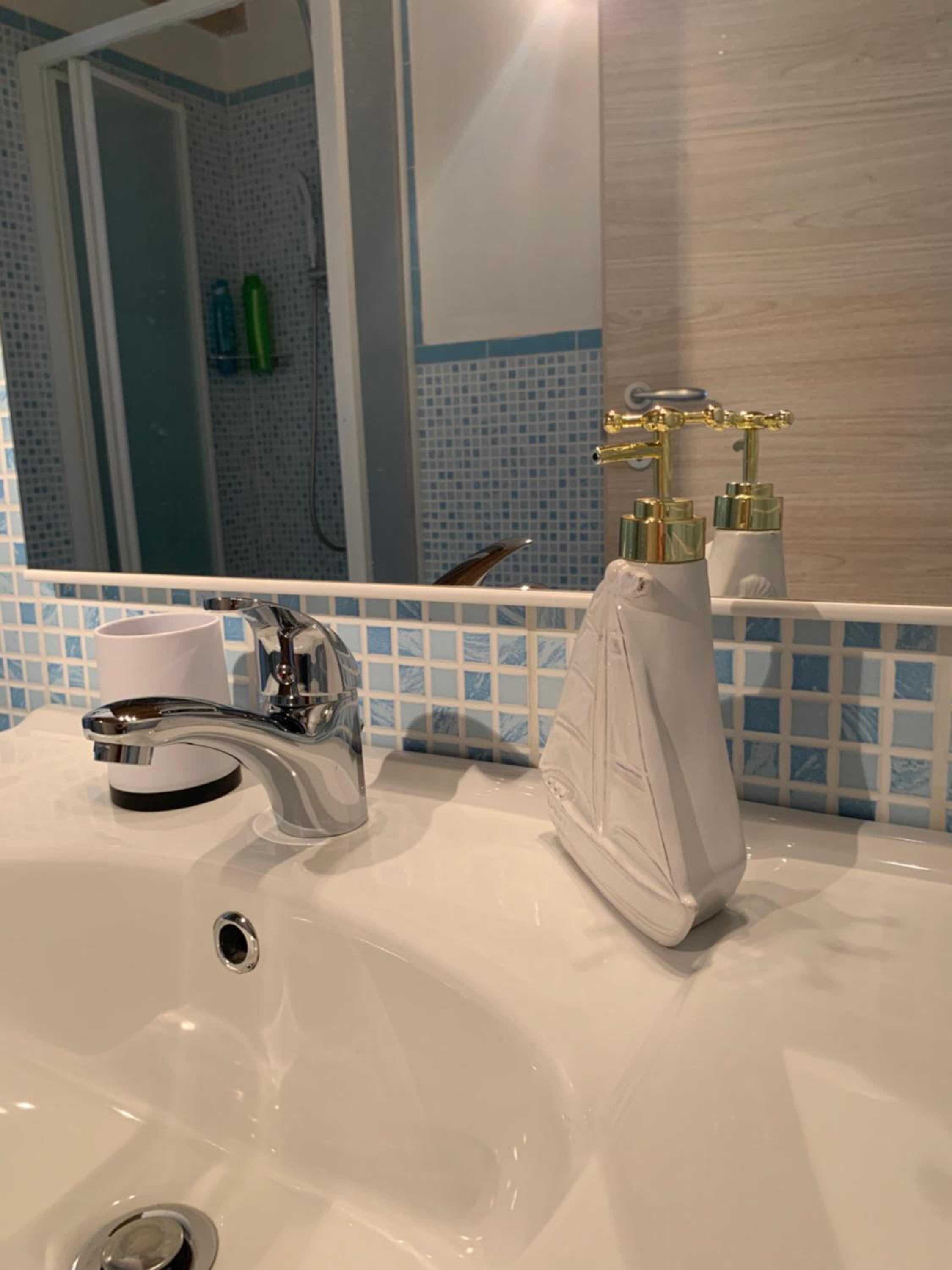 Deluxe Double Room with Shower photo 2