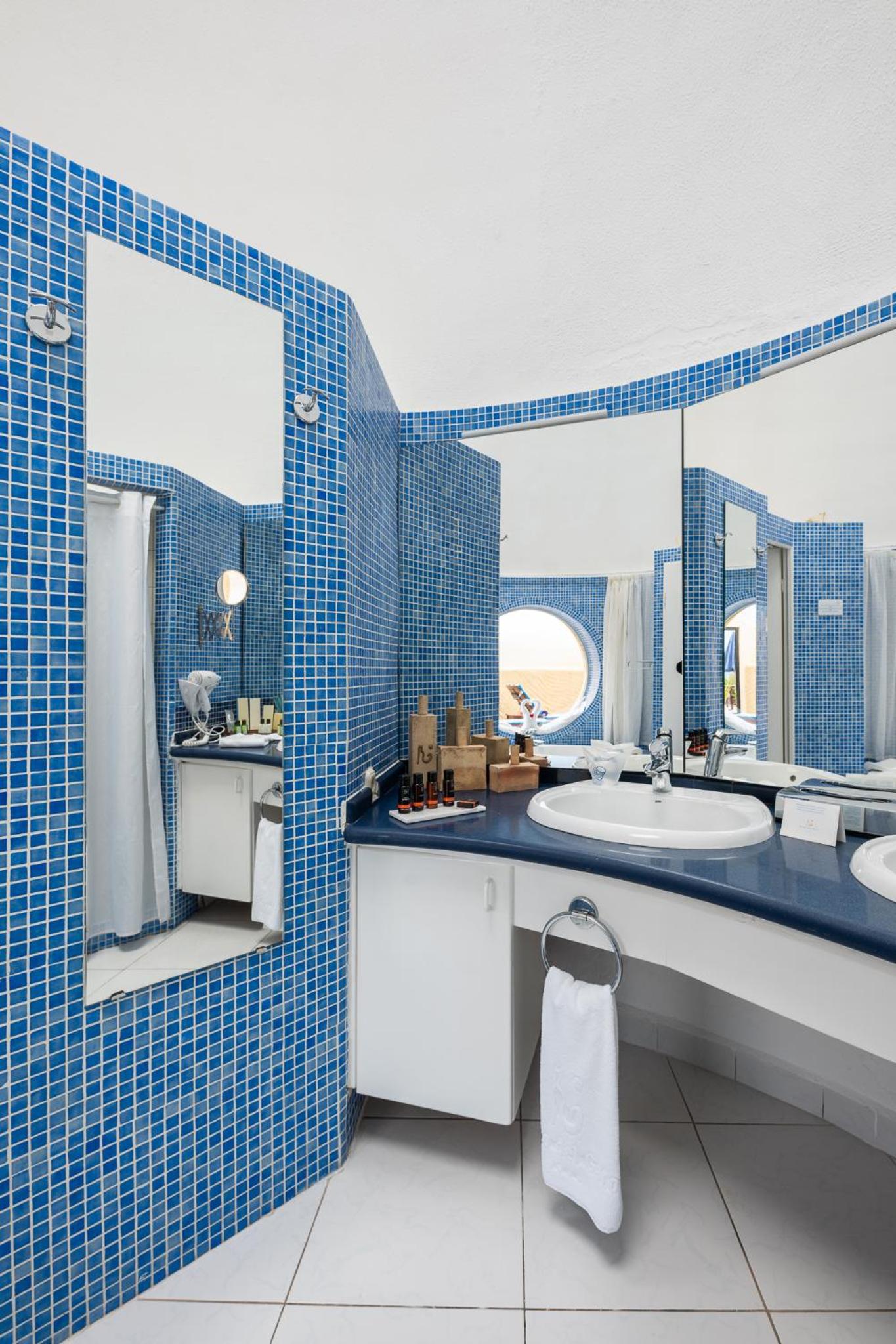 Suite (2 Adults + 2 Children) photo 3