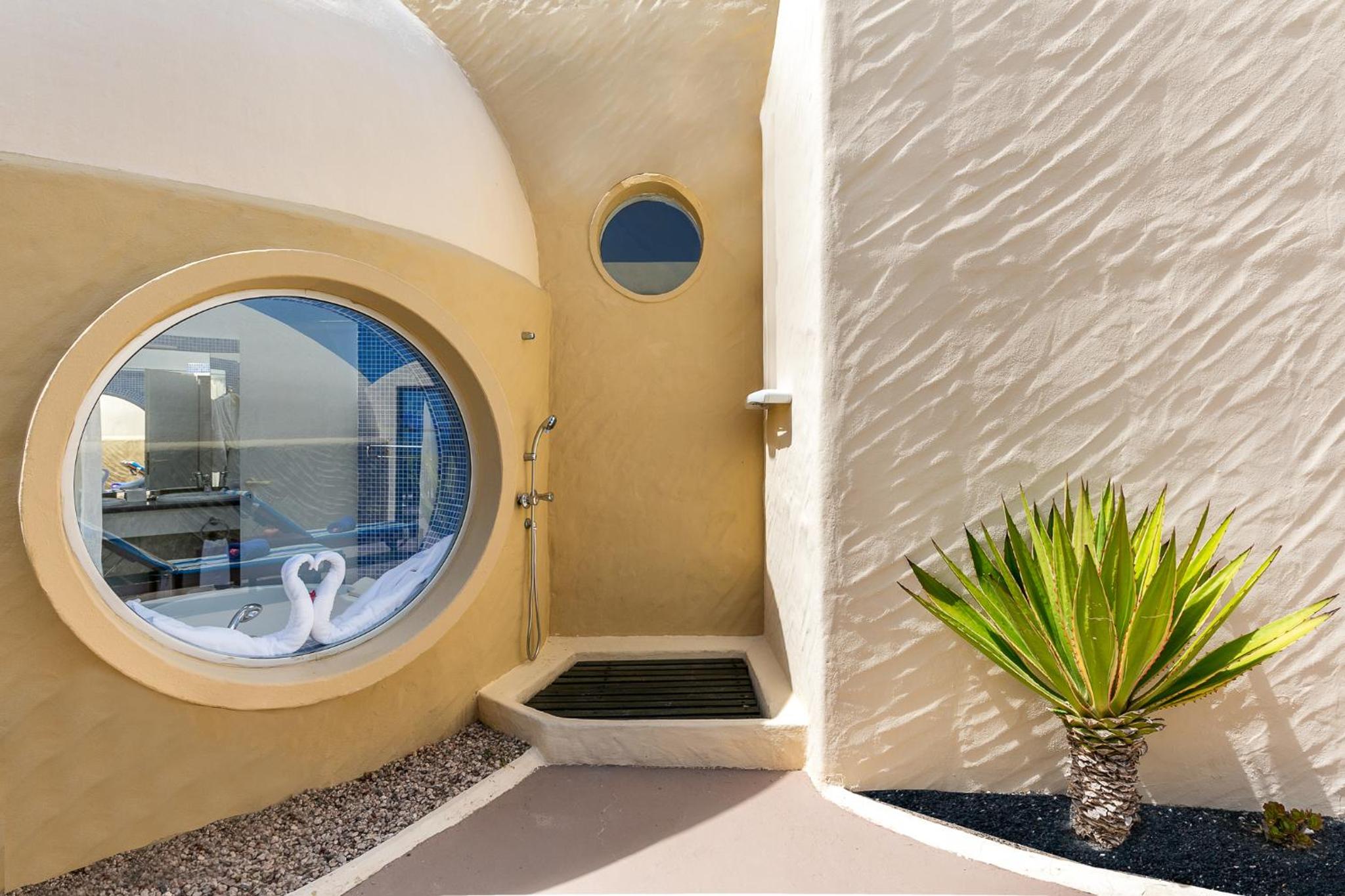 Suite (1 Adult + 1 Child) photo 2