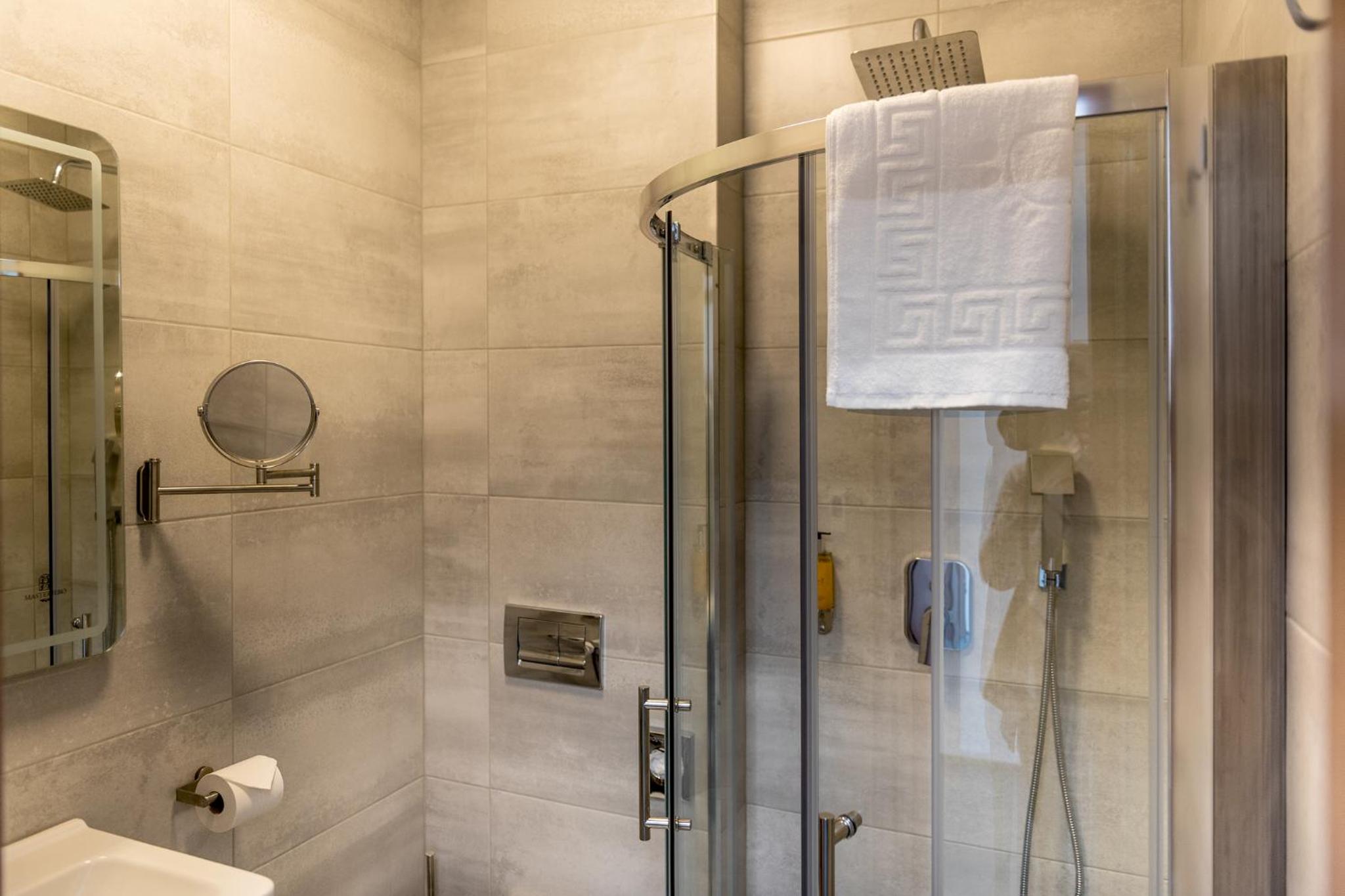 Double or Twin Room with Shower - Photo 7