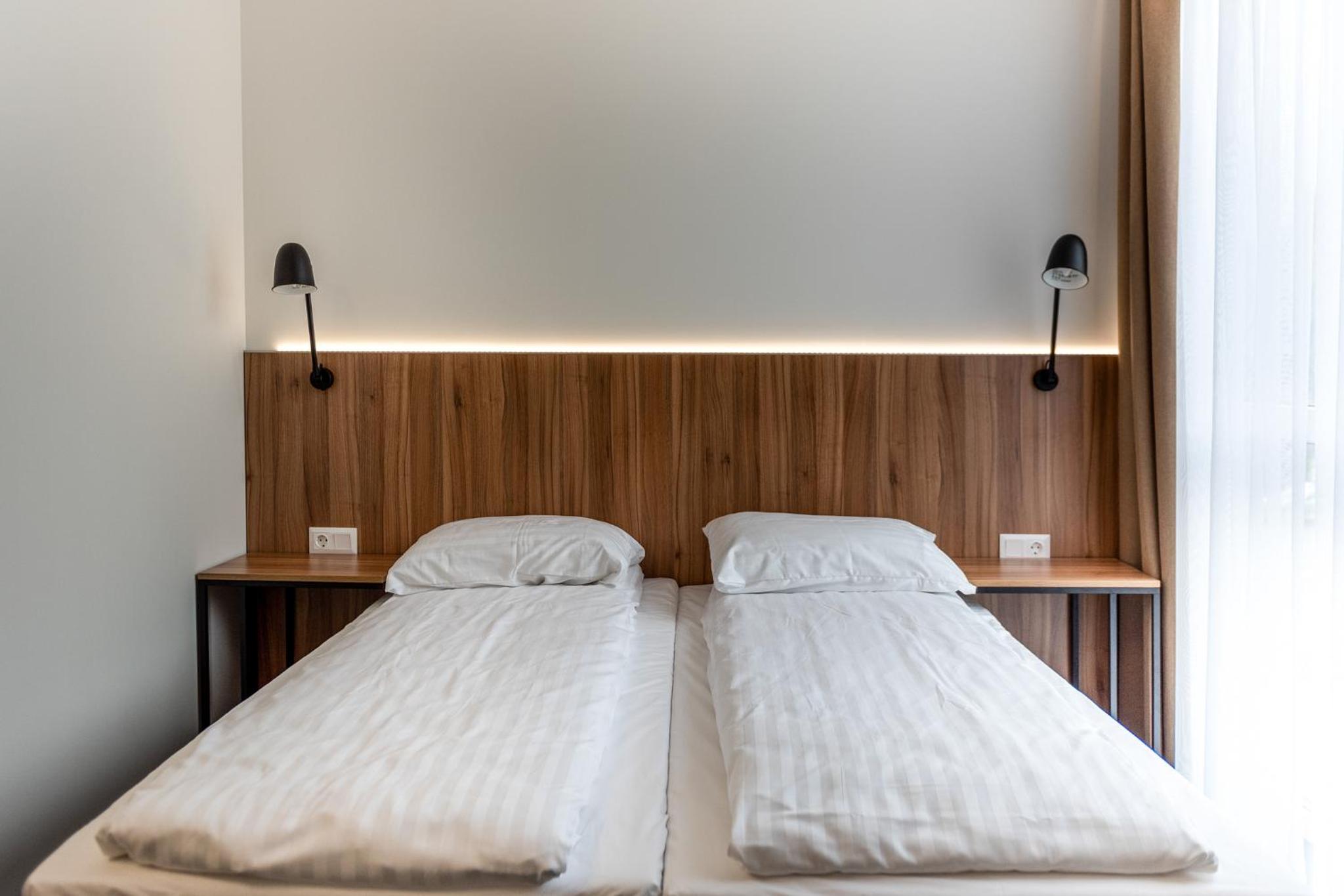 Large Double or Twin Room - Photo 1