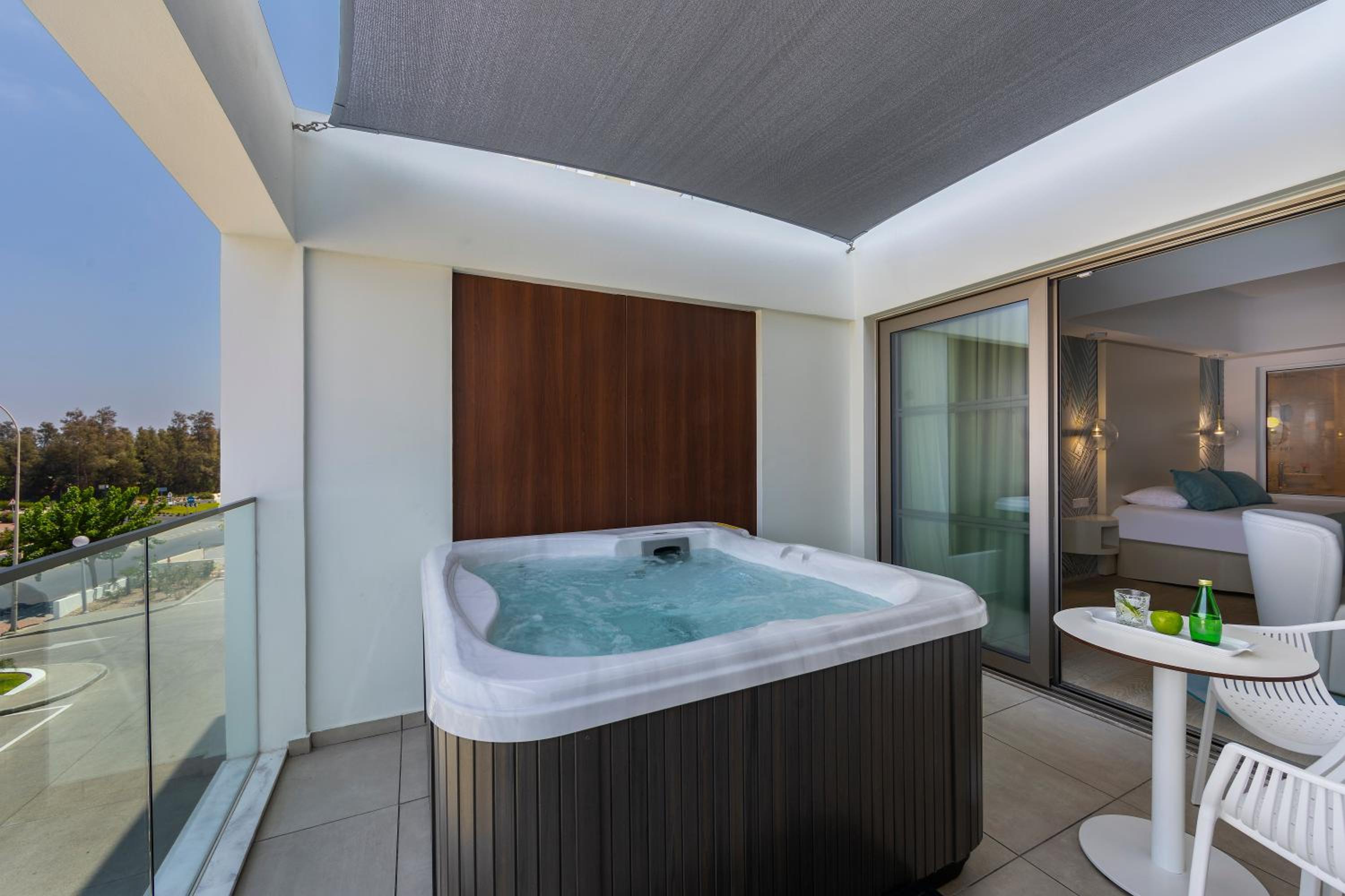 Junior Suite with Inland View and Private Outdoor Hot Tub photo 2