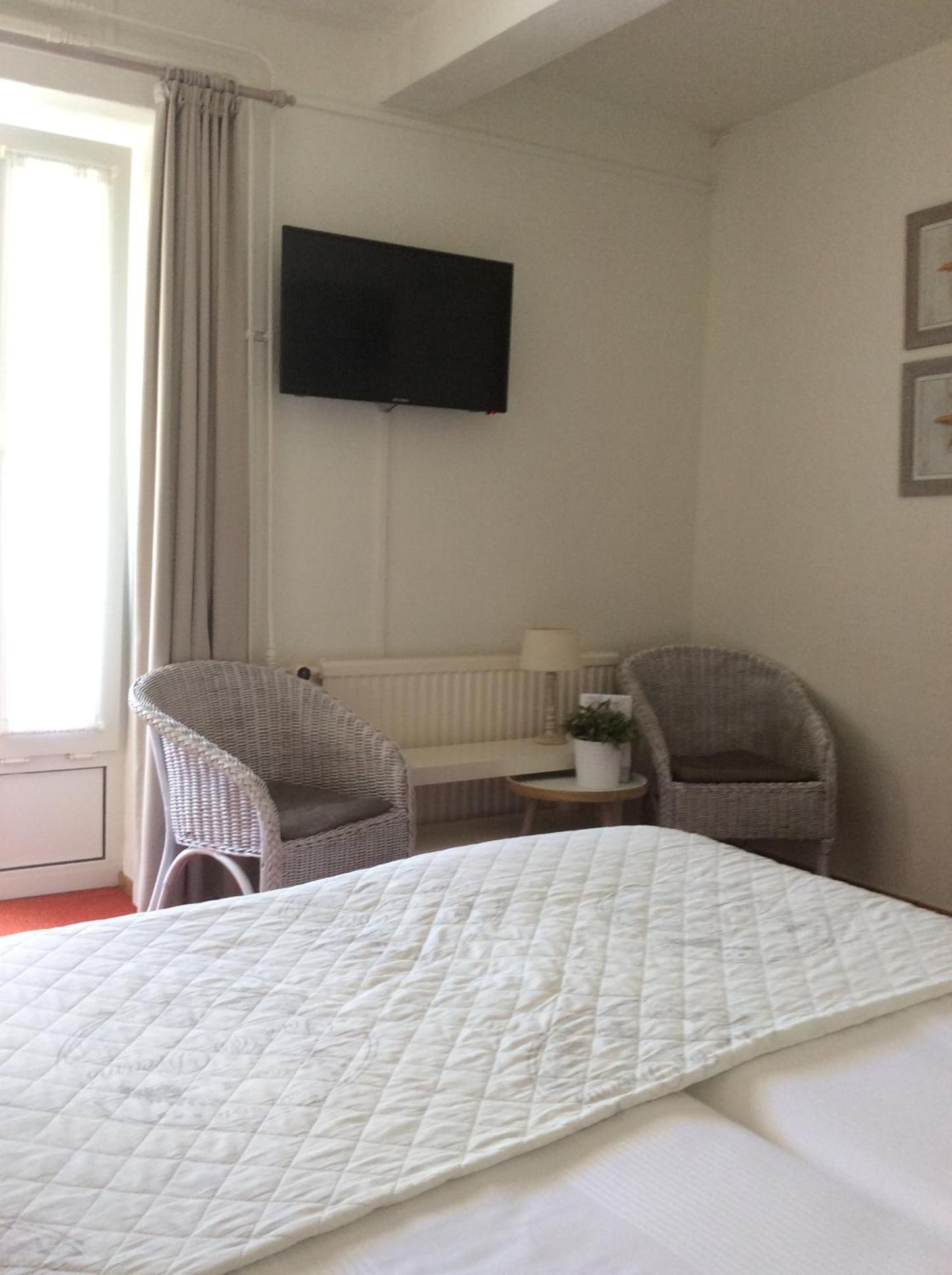 Small Twin Room photo 1