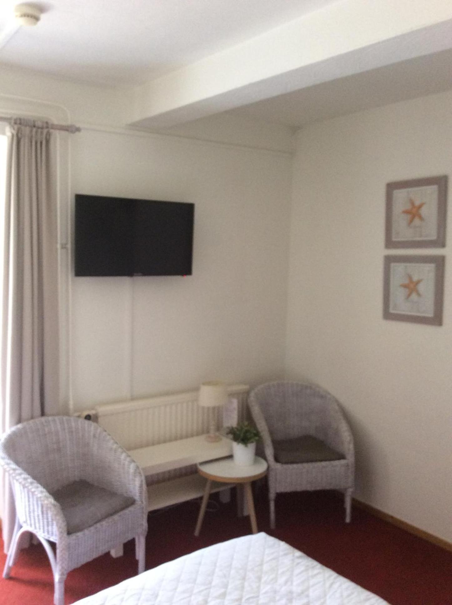 Small Twin Room photo 3