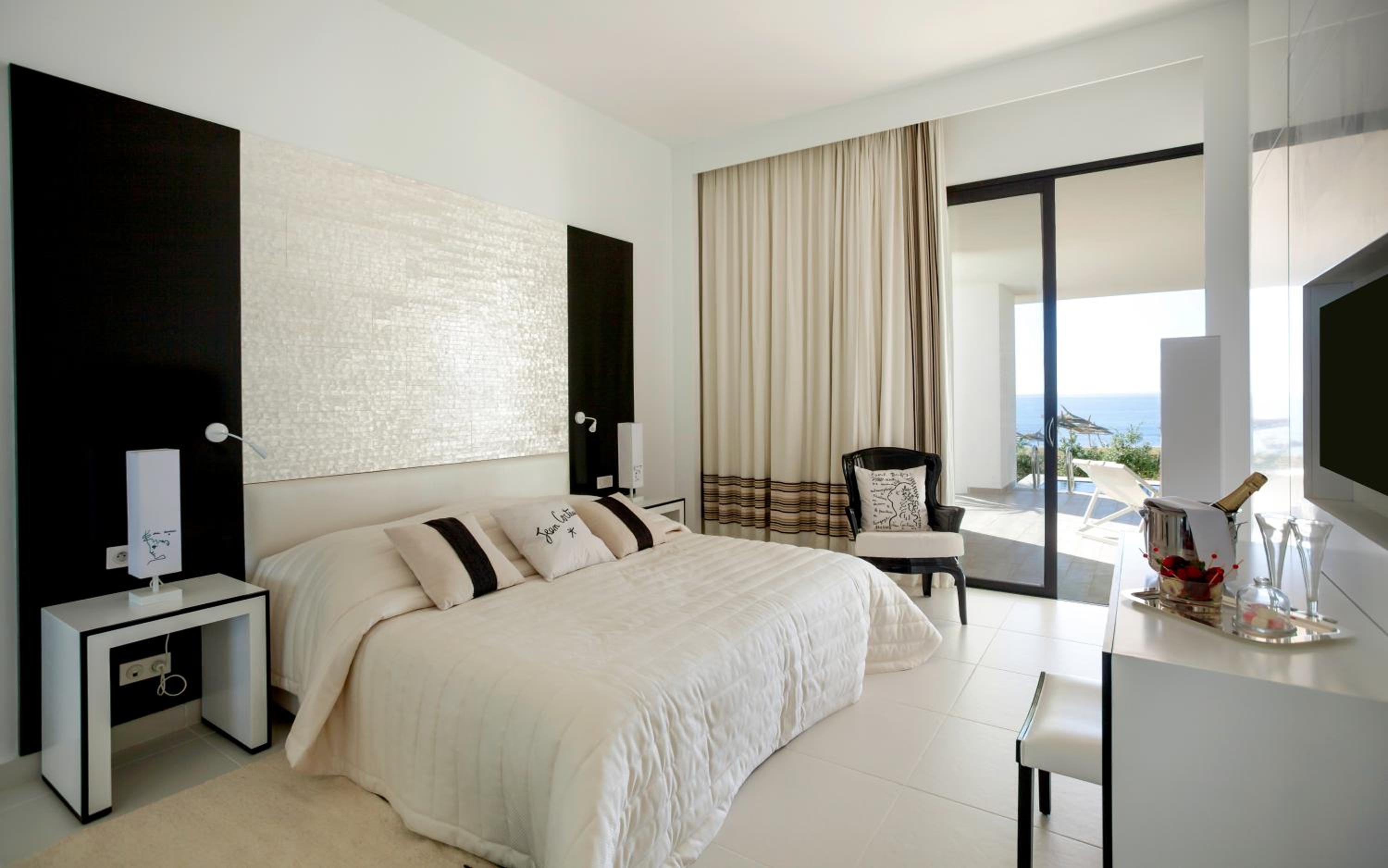 Suite Legend Ground Floor with Private Pool  photo 2