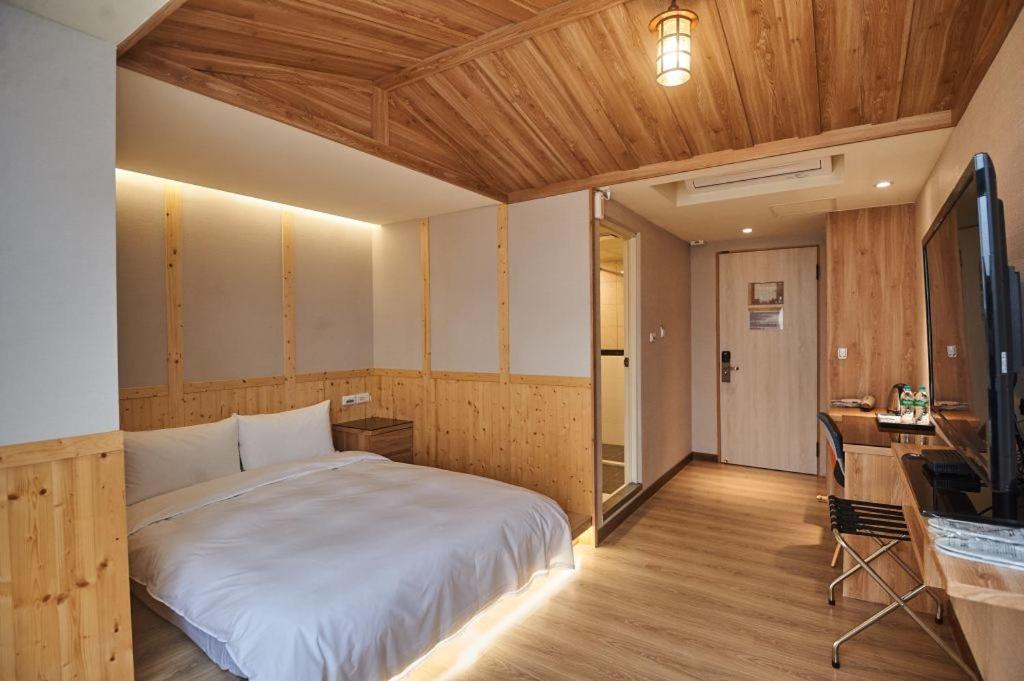 Standard Double Room - Photo 1