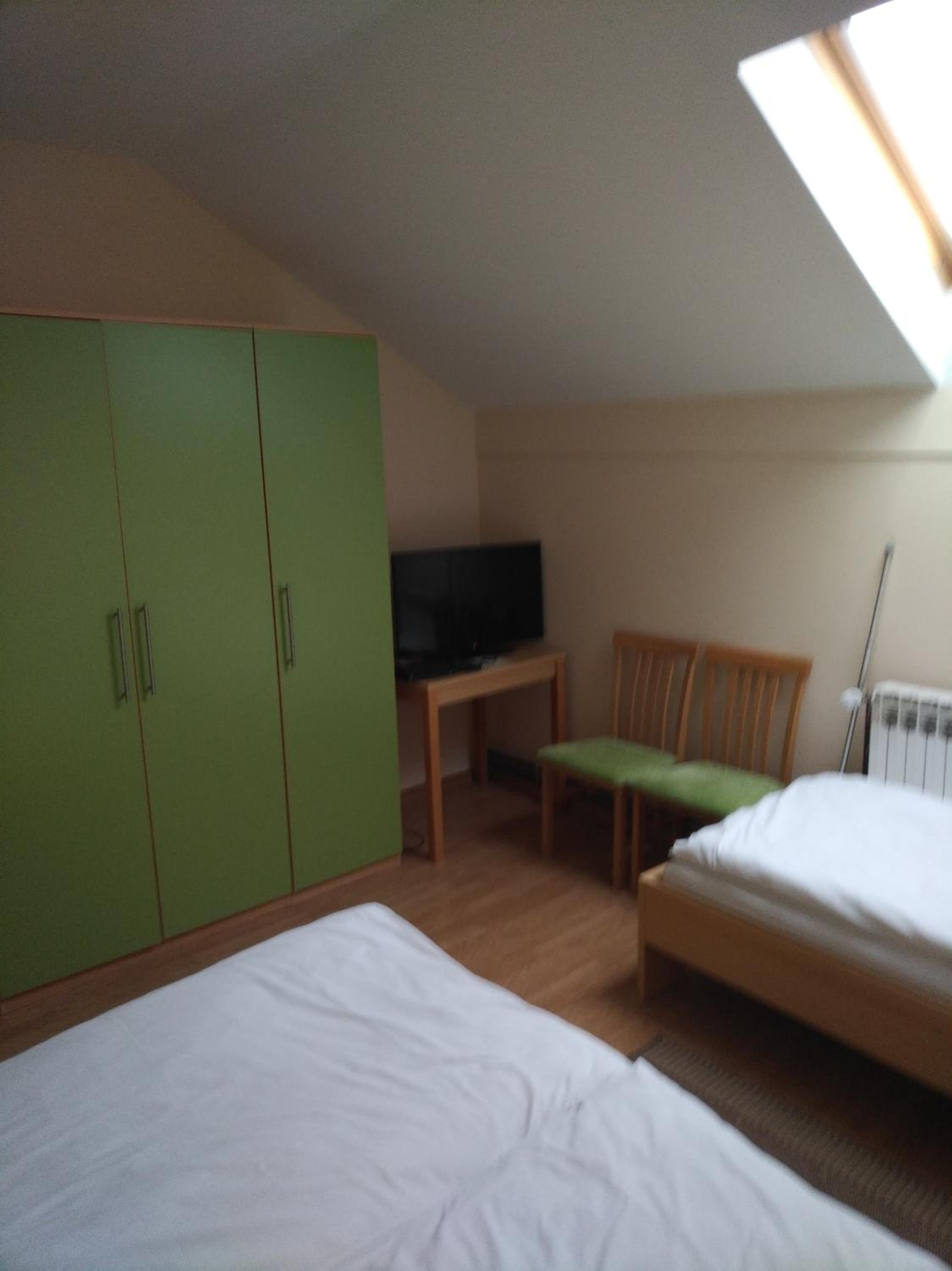 Twin Room with Private Bathroom photo 2