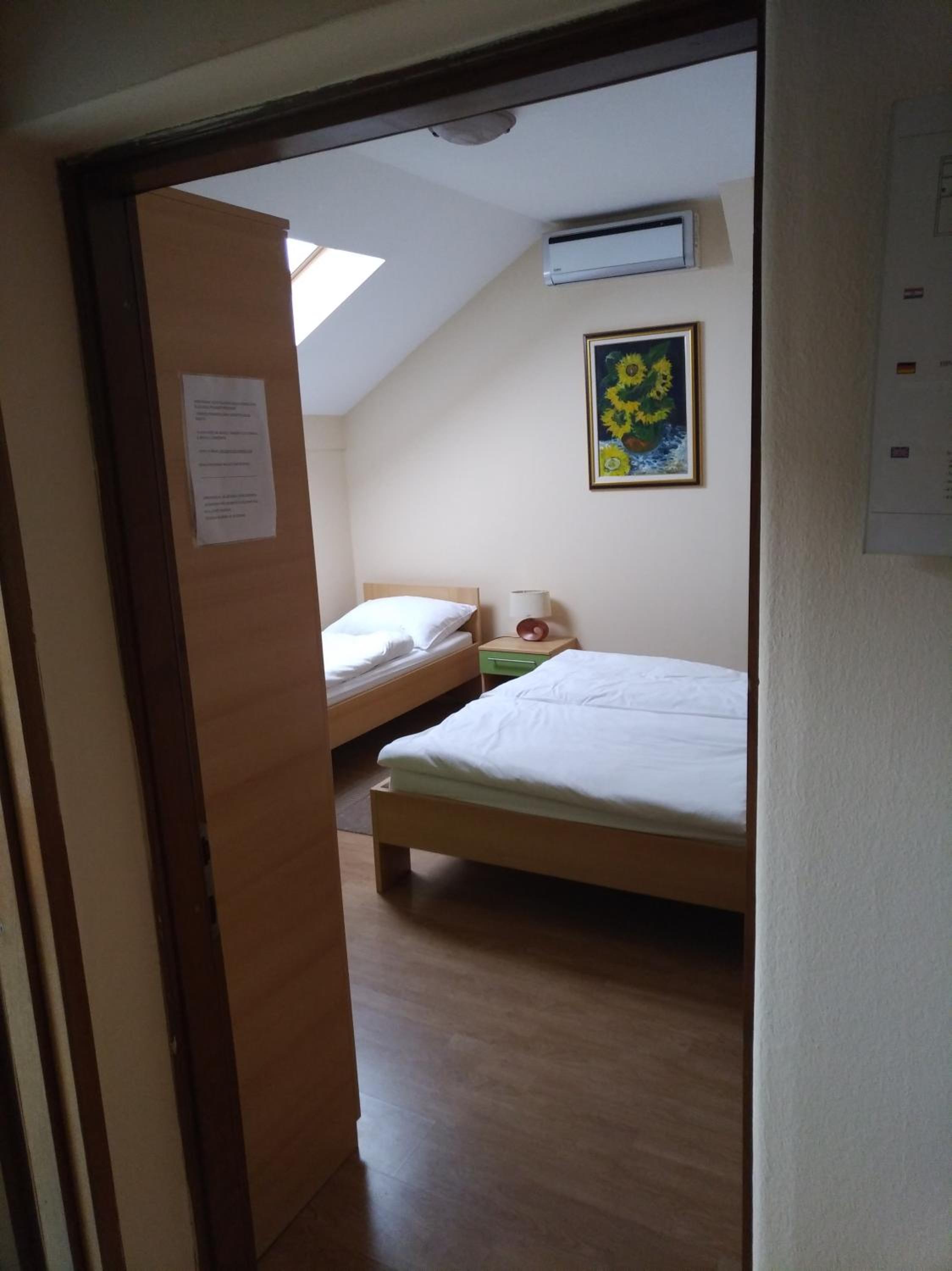 Twin Room with Private Bathroom photo 1