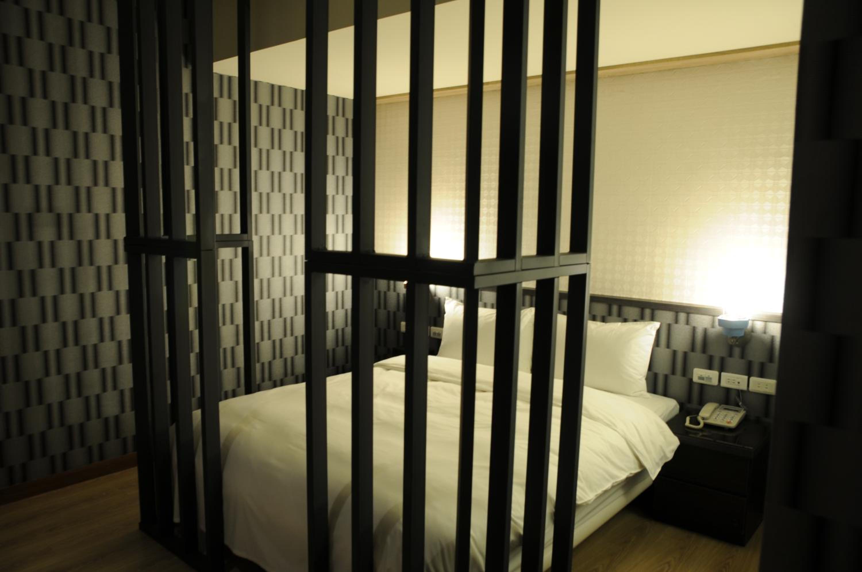 Standard Double Room - Photo 13