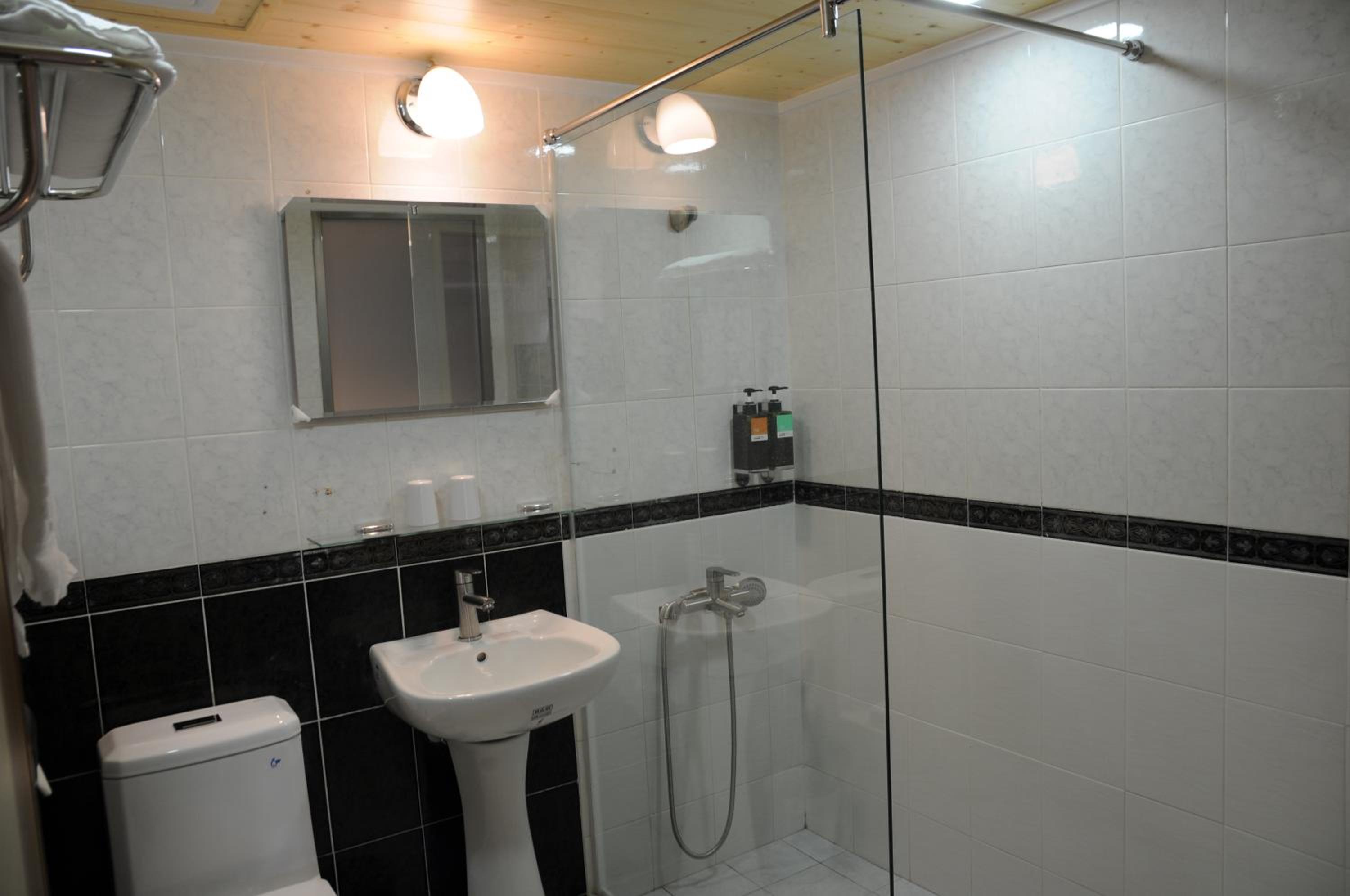 Standard Double Room - Photo 22