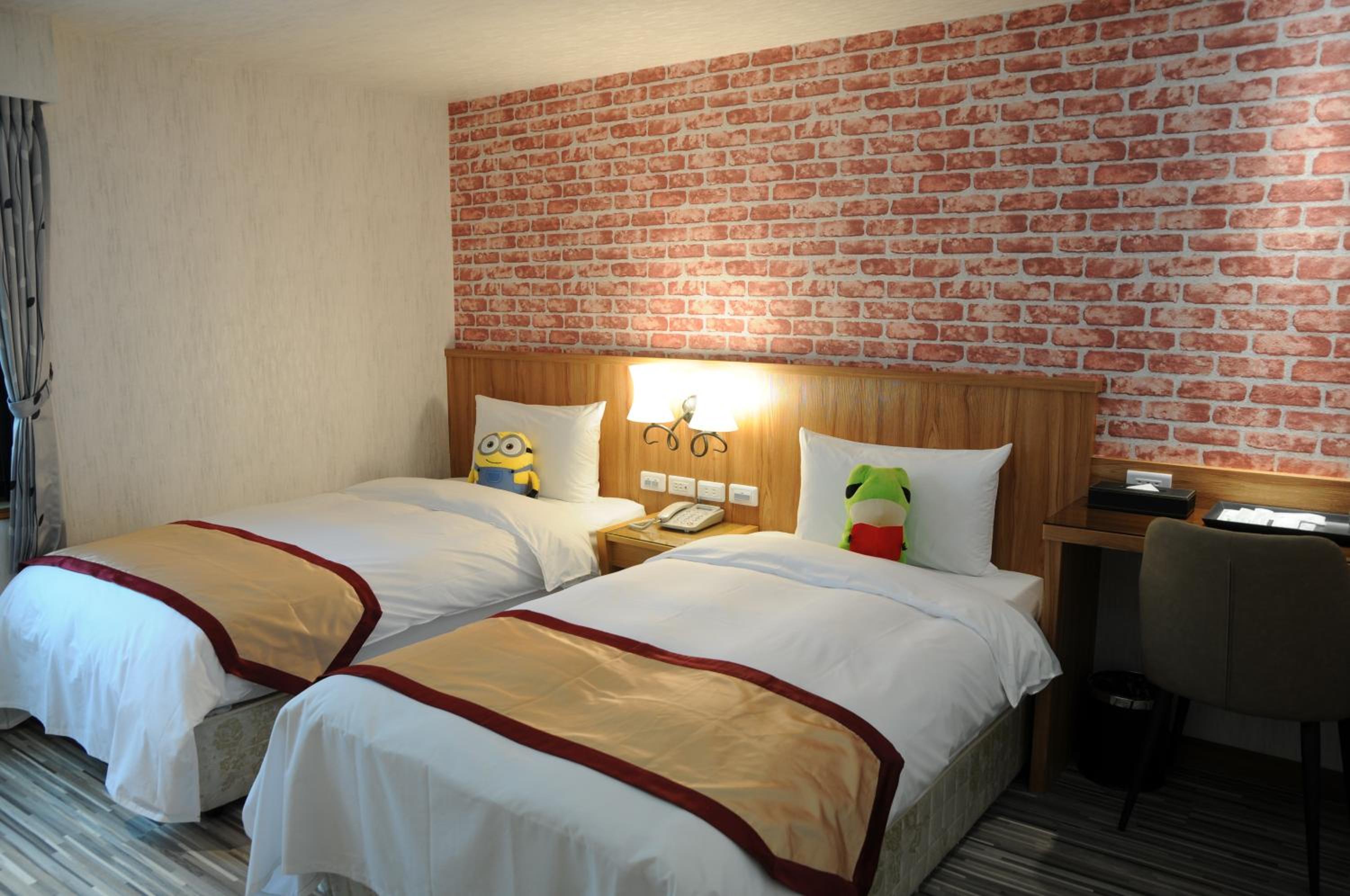 Standard Twin Room - Photo 3
