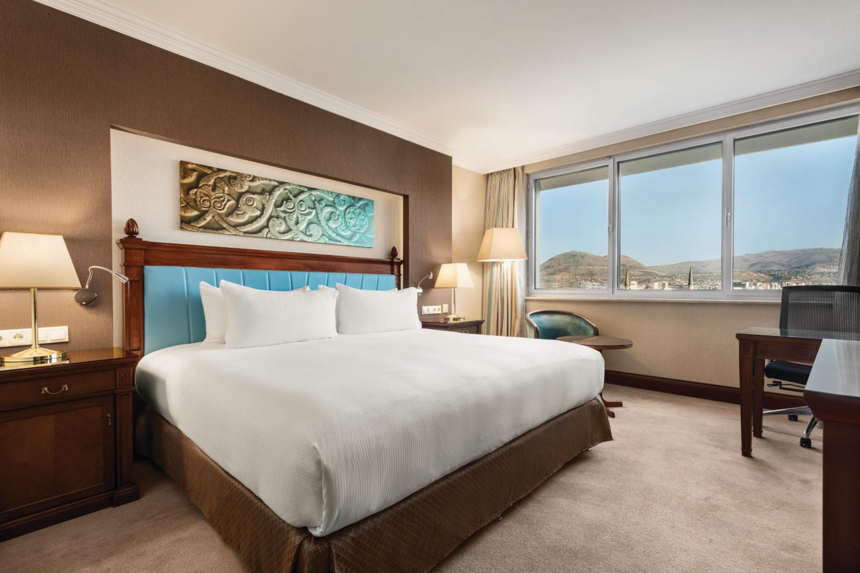 Deluxe King Room - Photo 1