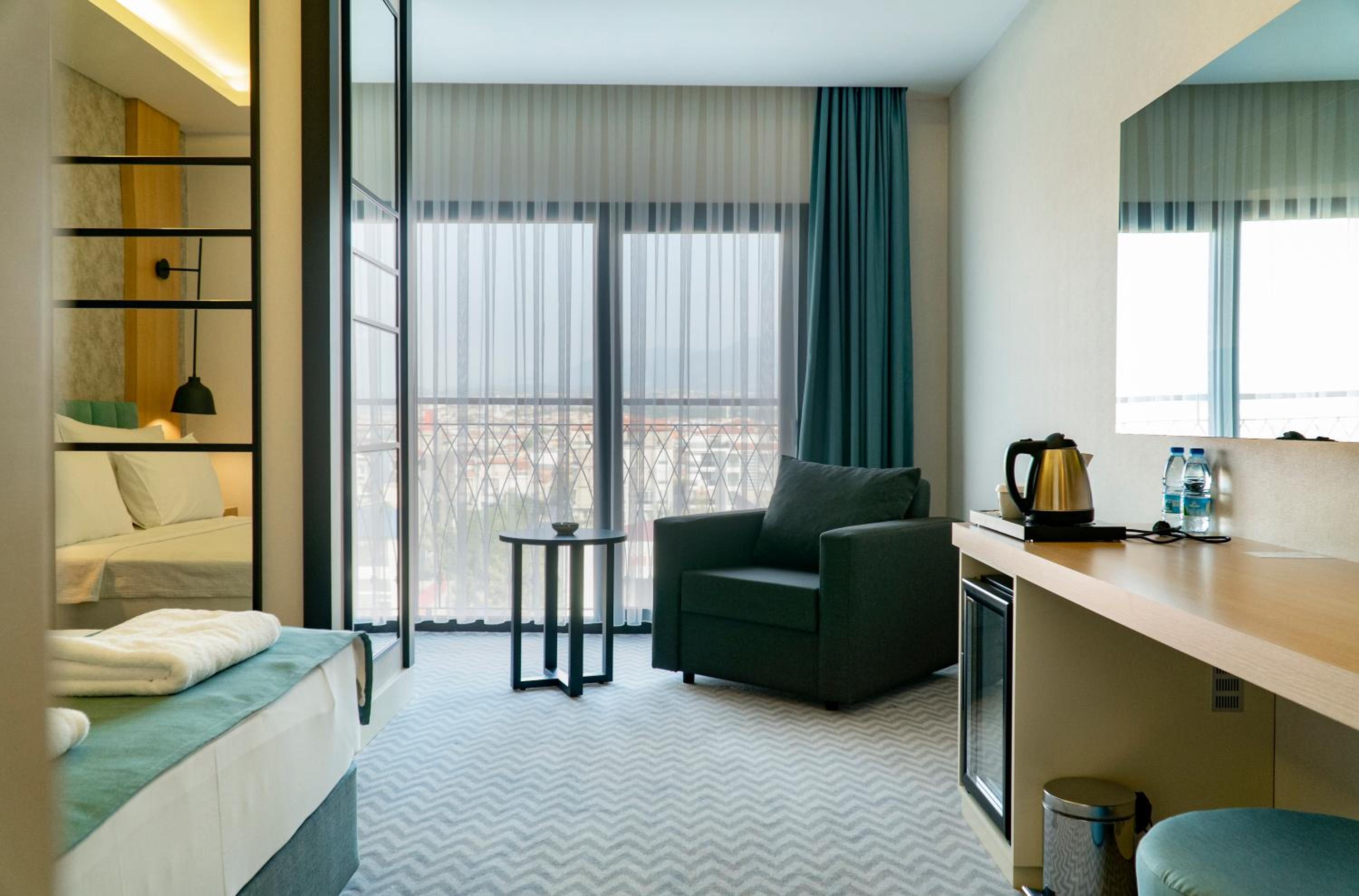 Suite - Photo 3