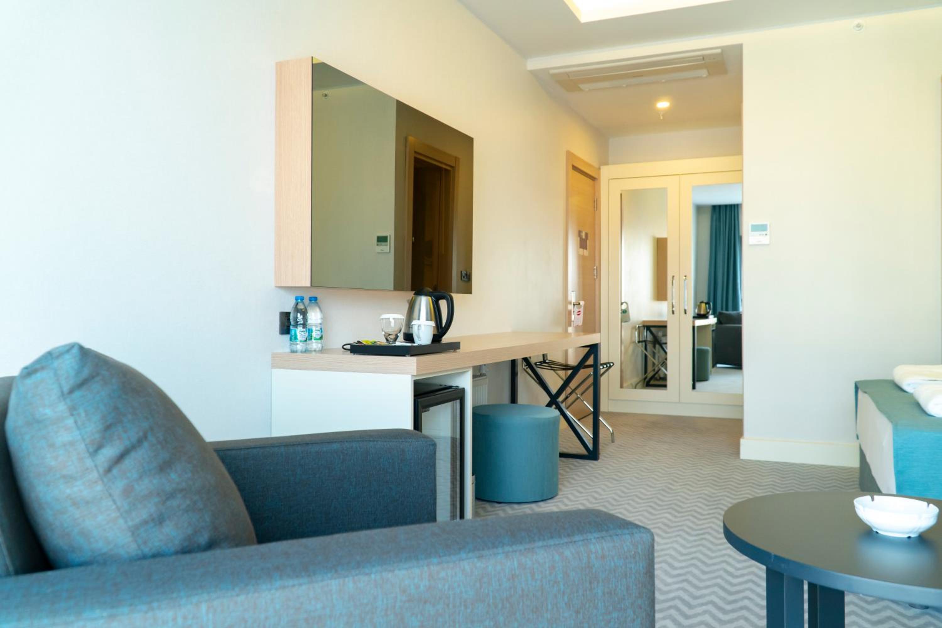 Suite - Photo 1