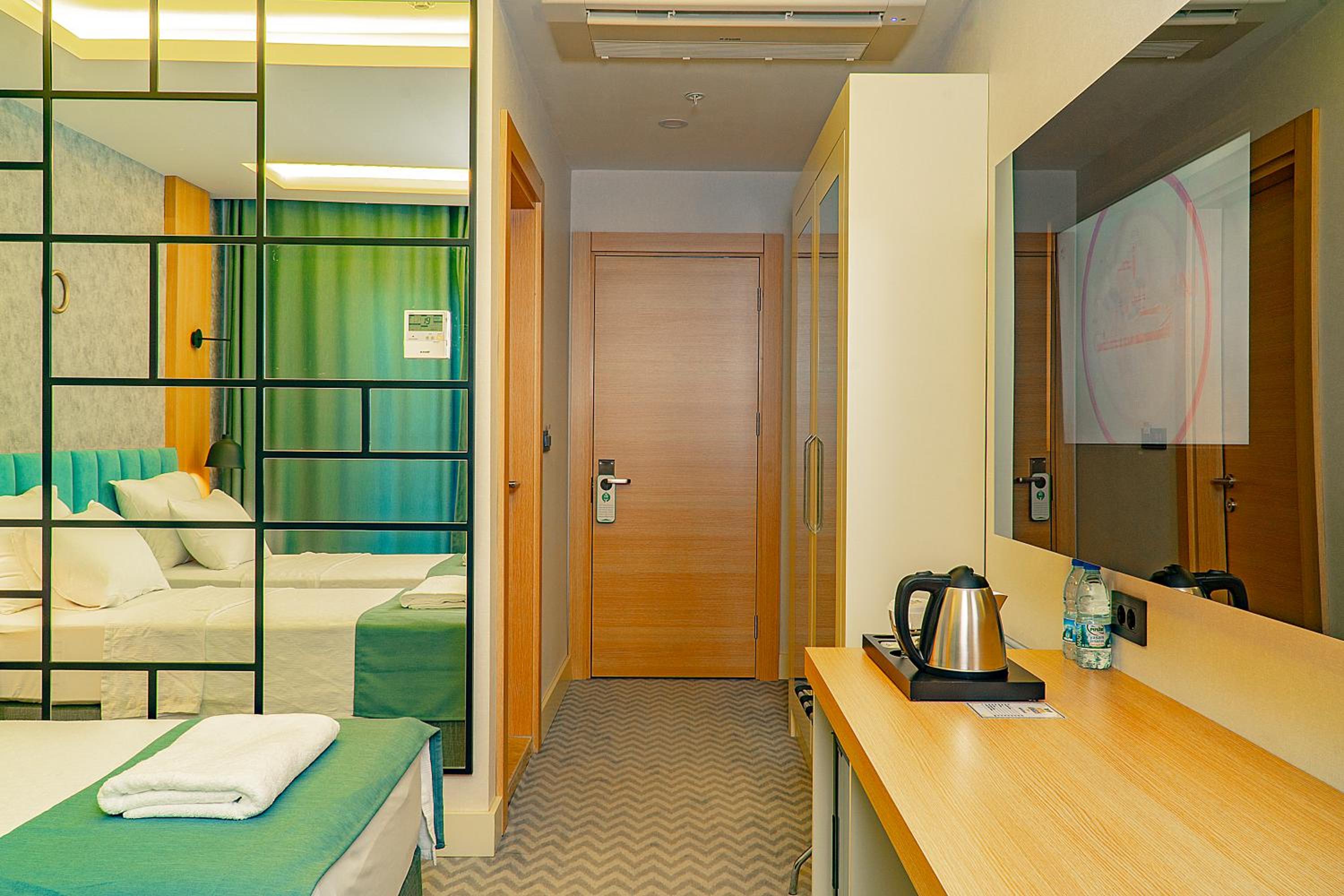 Standard Twin Room - Photo 1