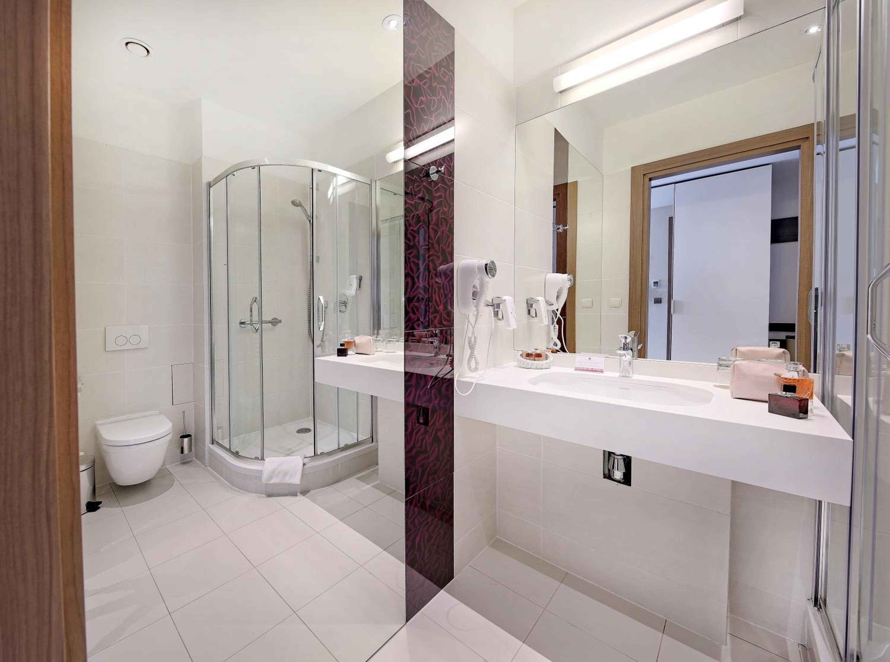 Standard Double or Twin Room photo 3