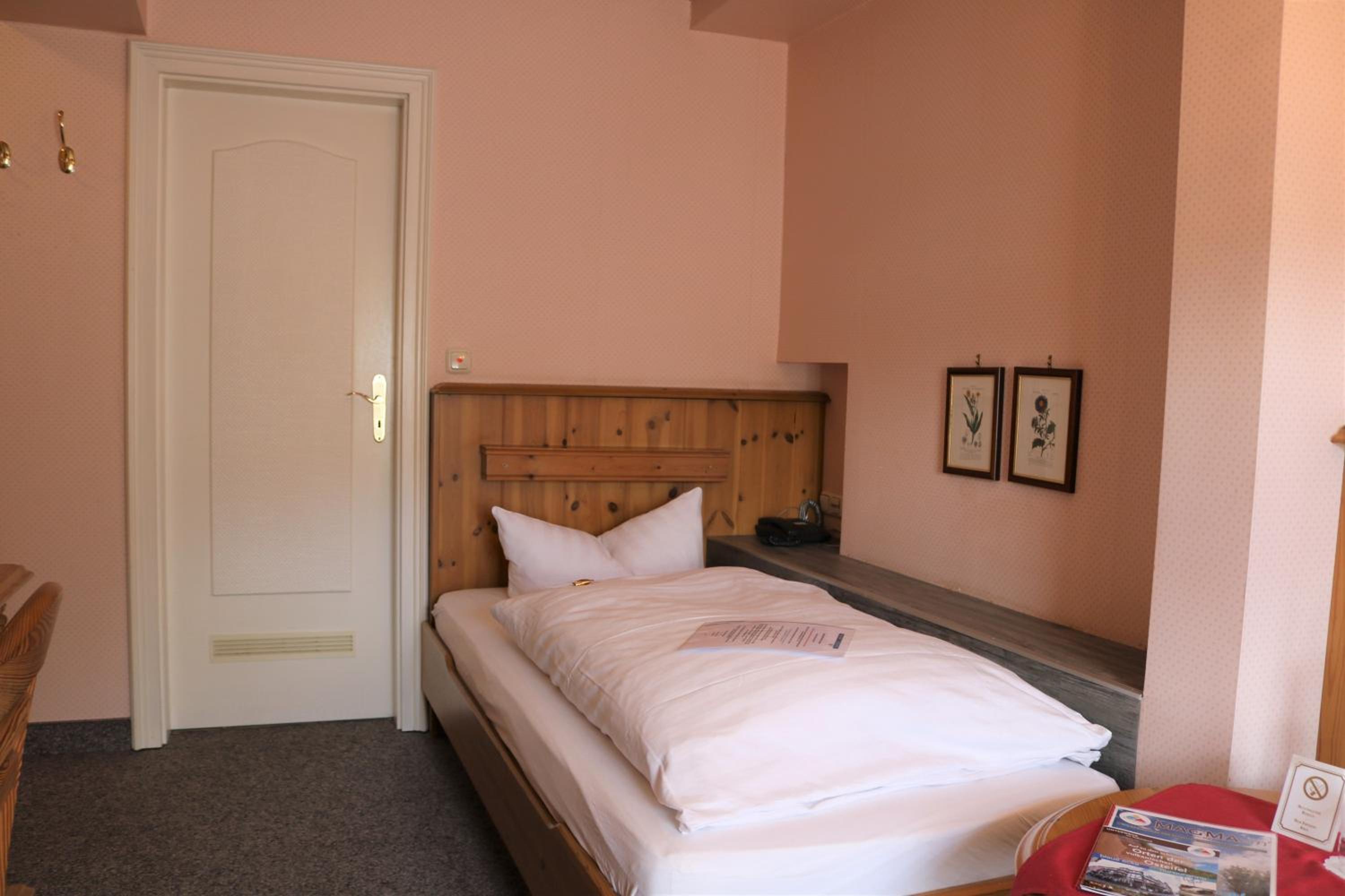 Standard Single Room with Shower photo 3