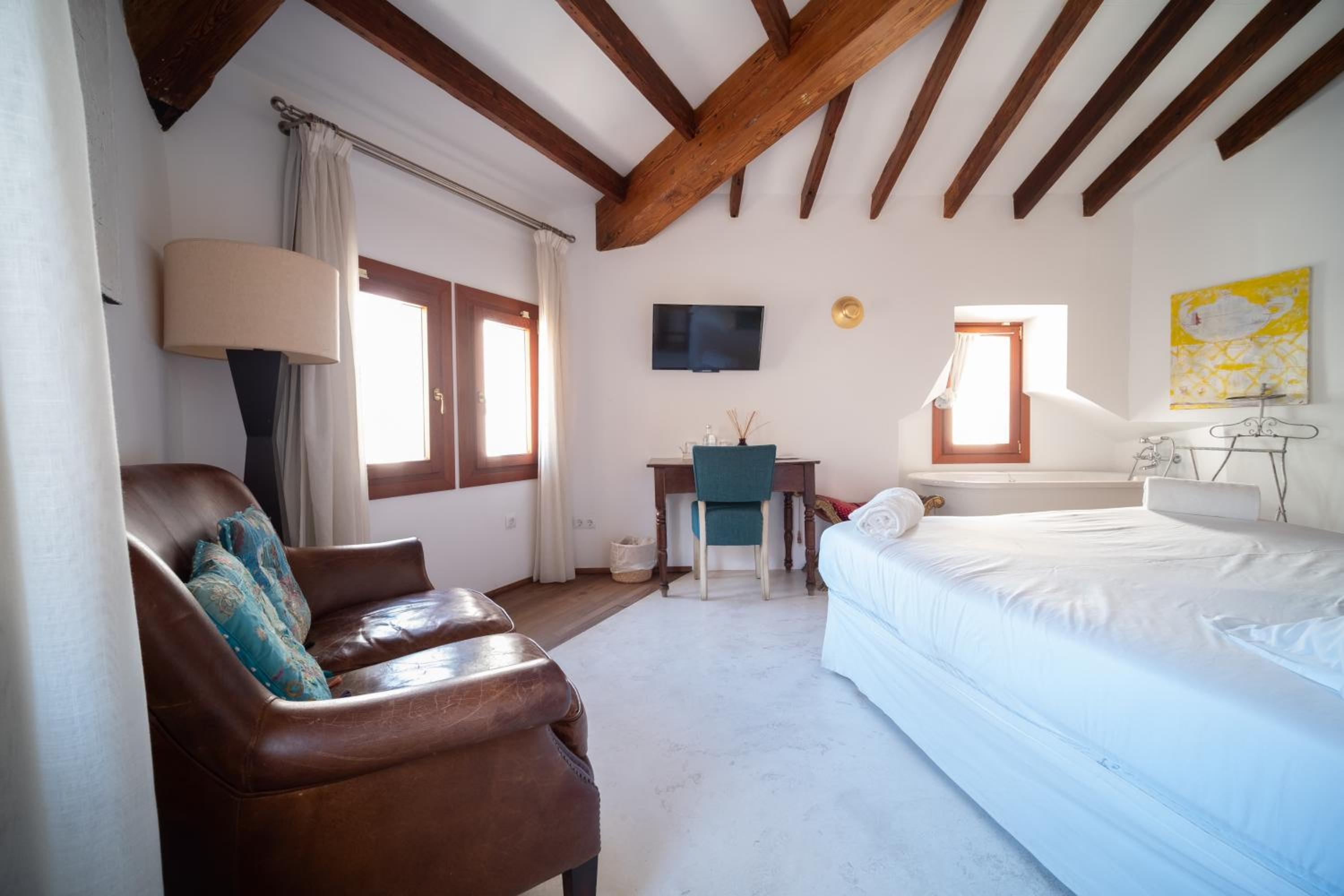 Deluxe Double Room photo 3