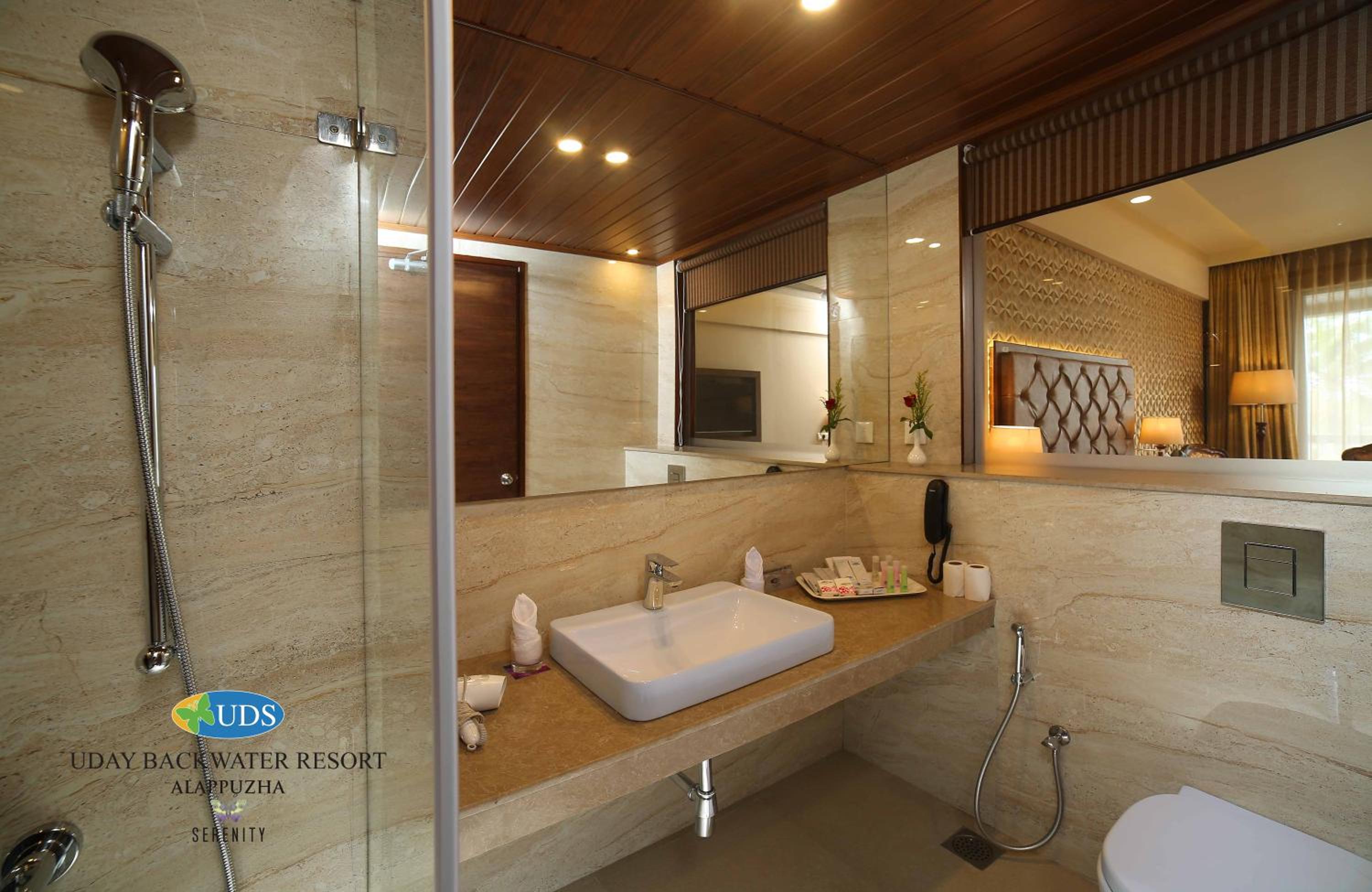 Lake View Deluxe Room - Photo 2