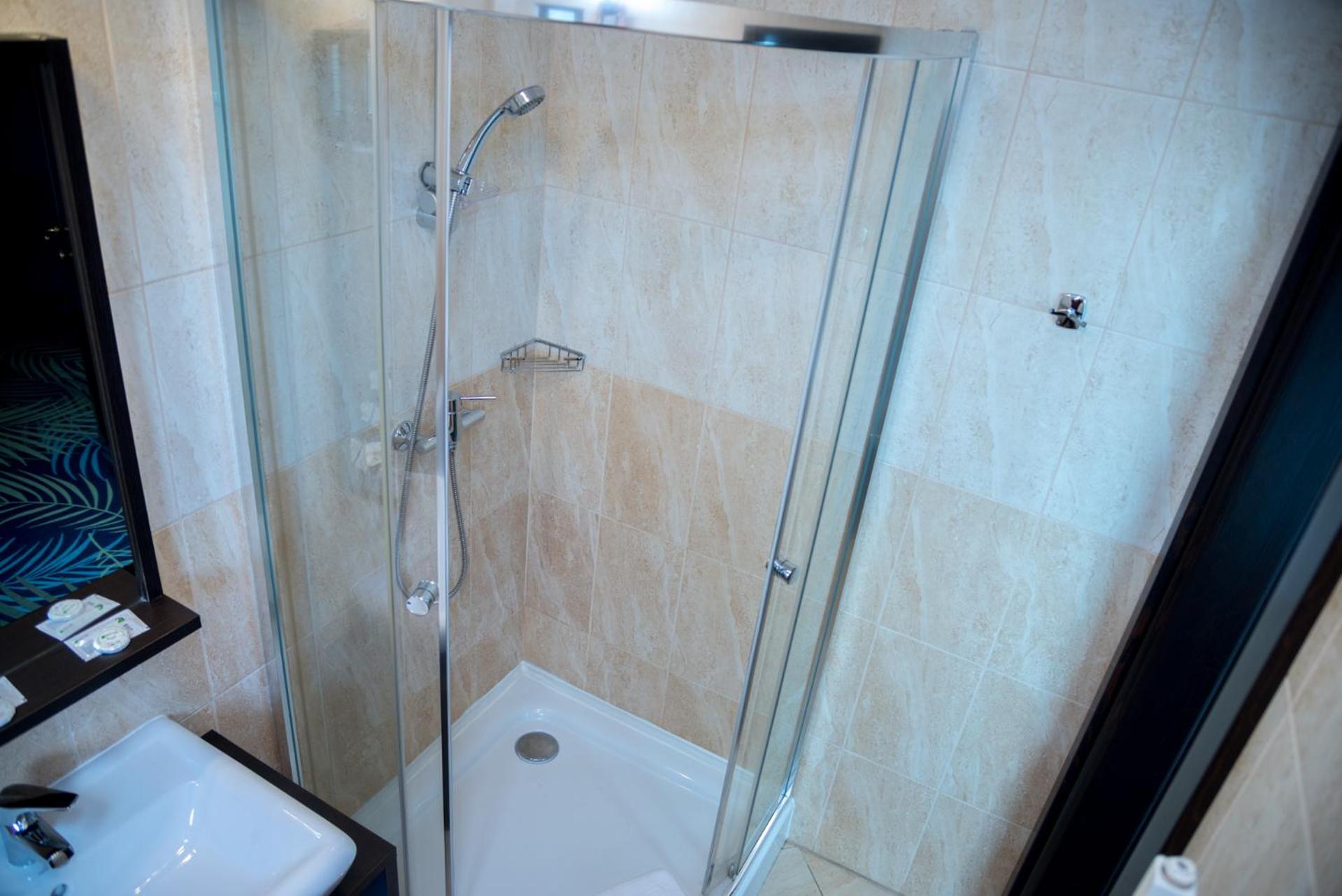 Triple Room - Photo 16