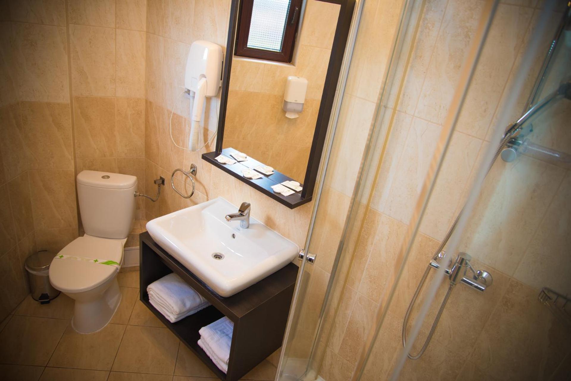Double Room - Photo 8