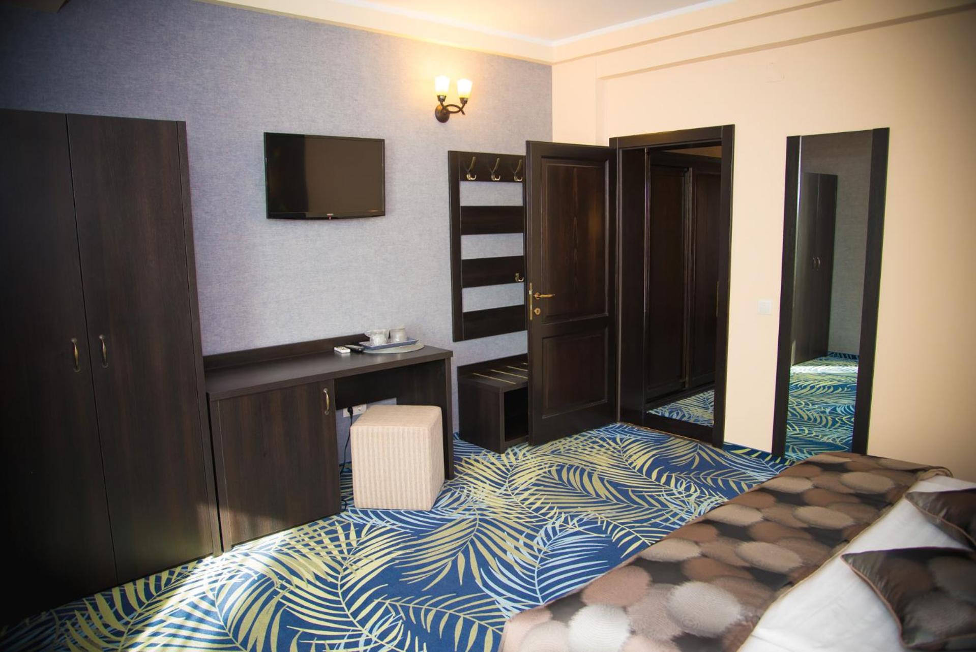 Two-Bedroom  Family Suite - Photo 11