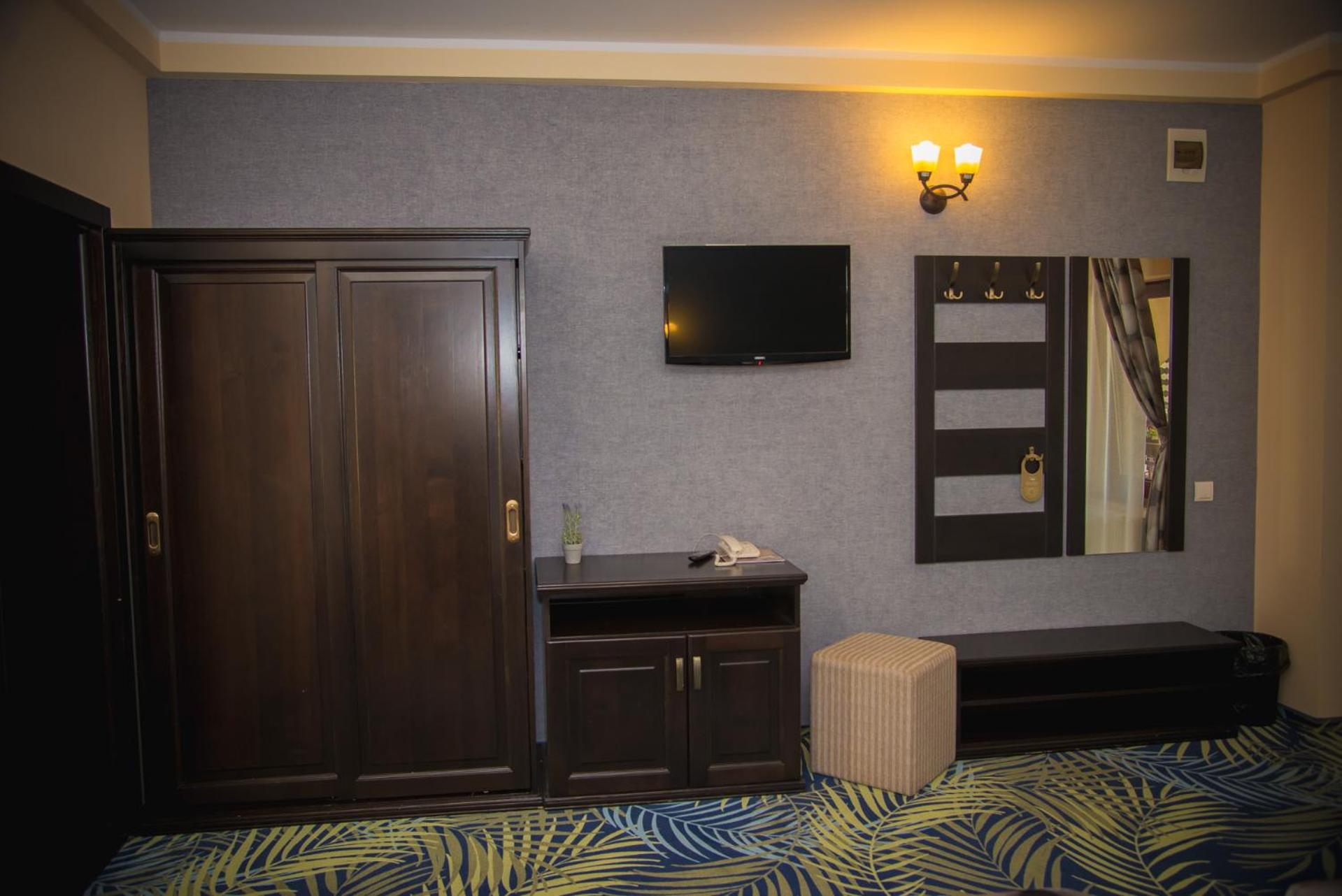 Two-Bedroom  Family Suite - Photo 5