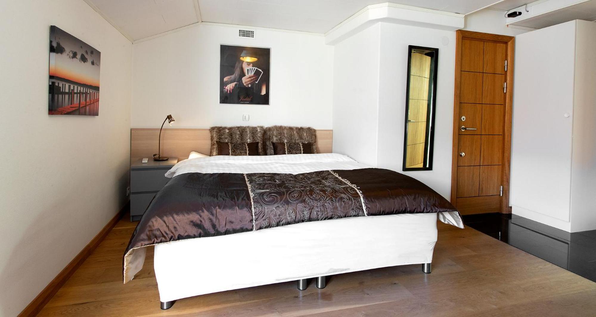 Studio Apartment photo 1