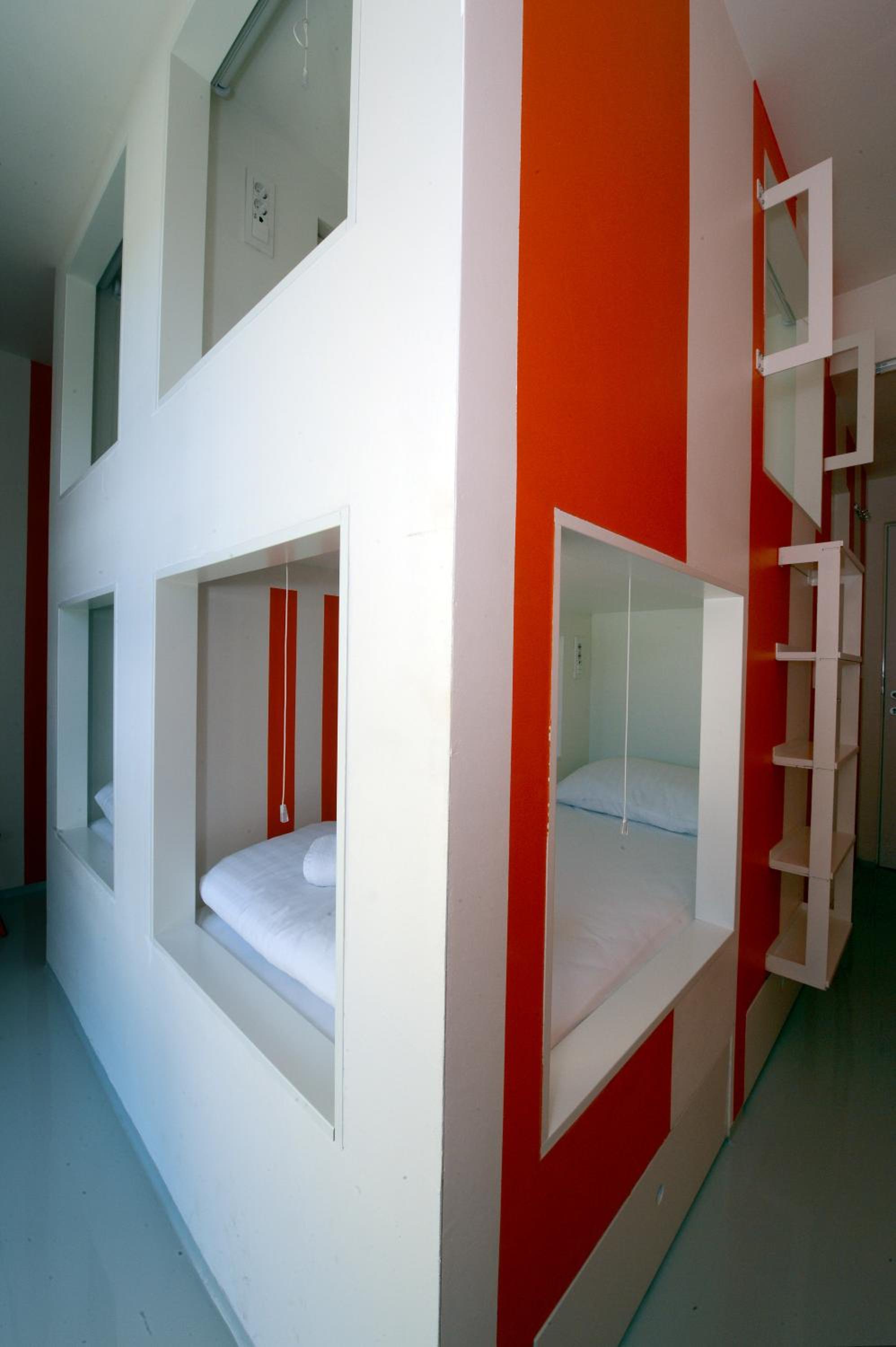 Single Bed in 4-Bed Mixed Dormitory Room photo 1